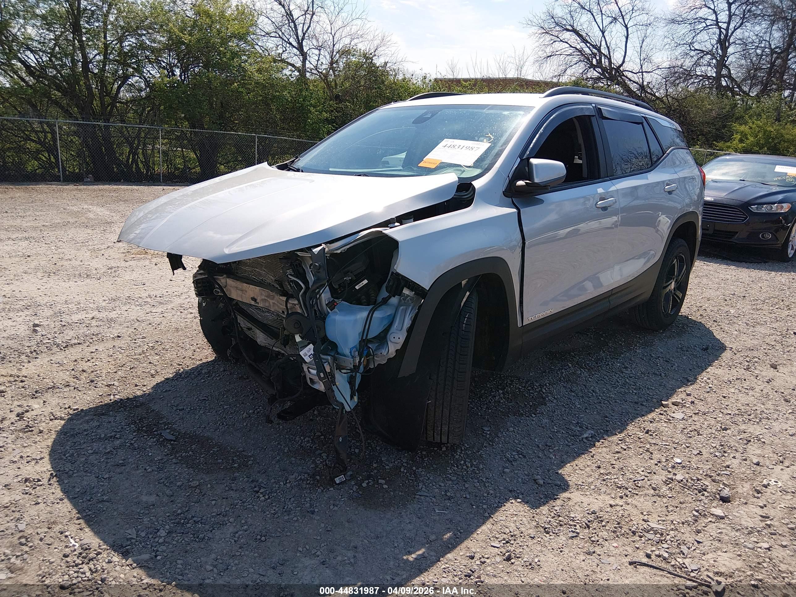 GMC TERRAIN image 2