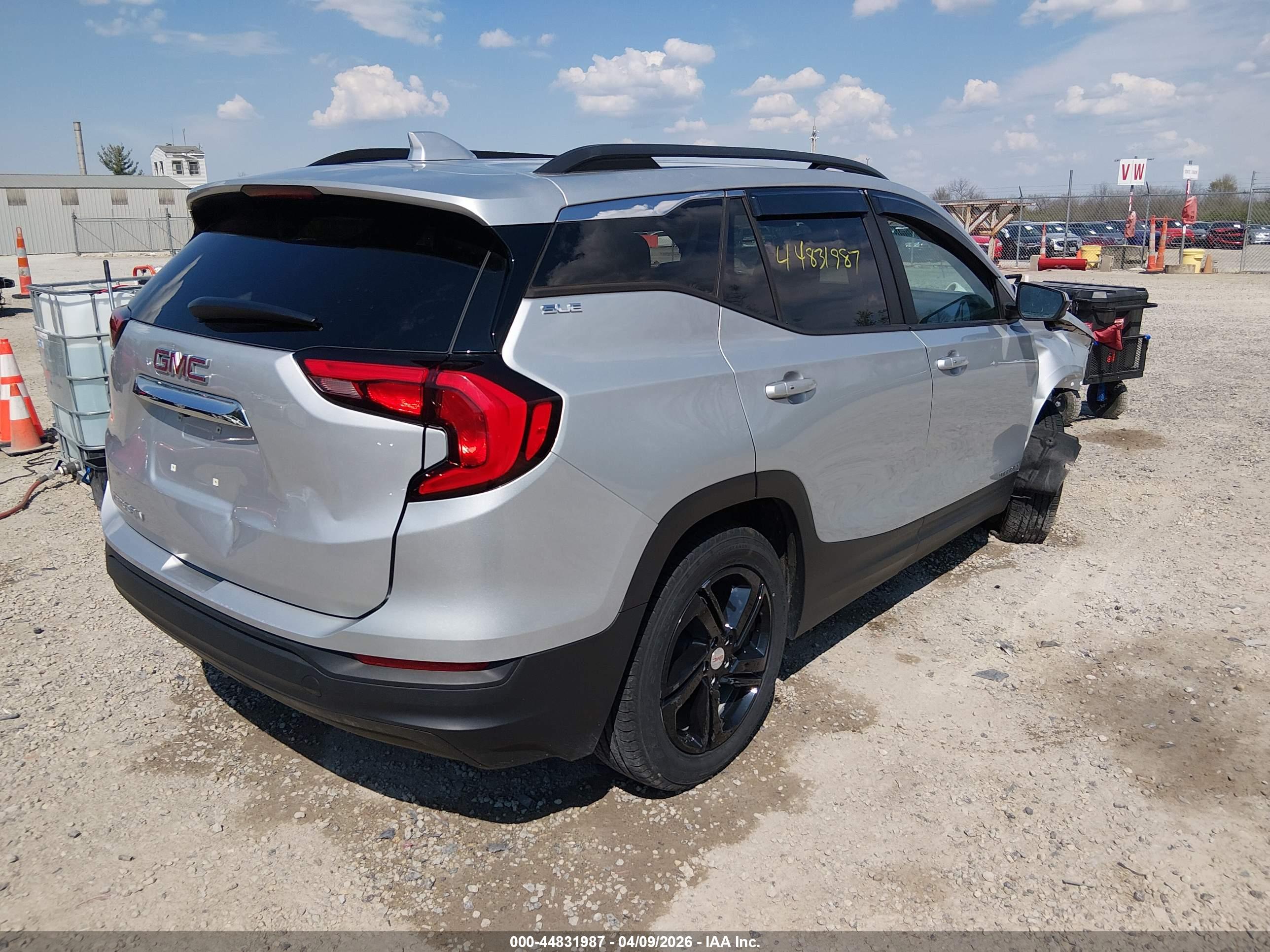 GMC TERRAIN image 4