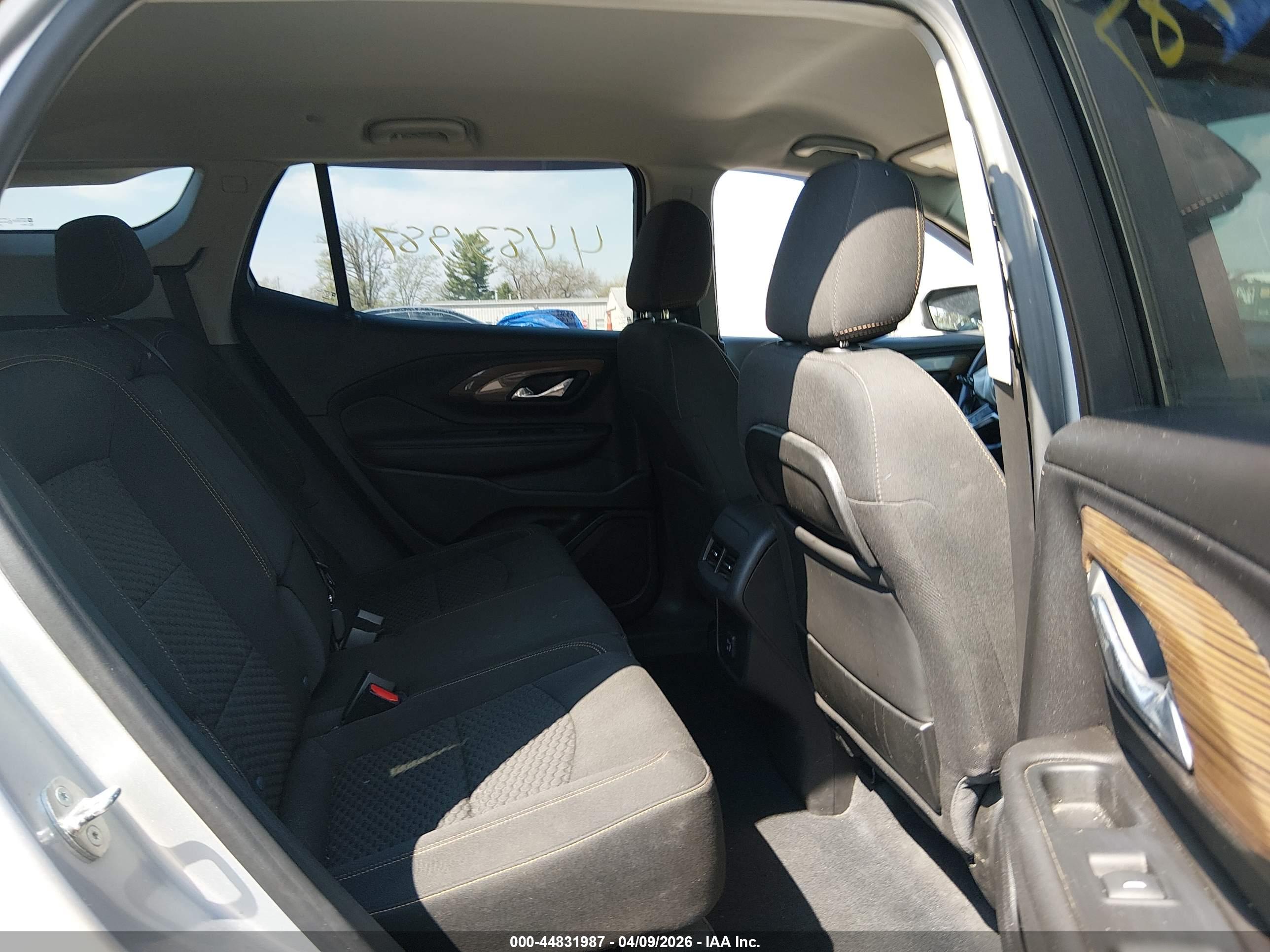 GMC TERRAIN image 8