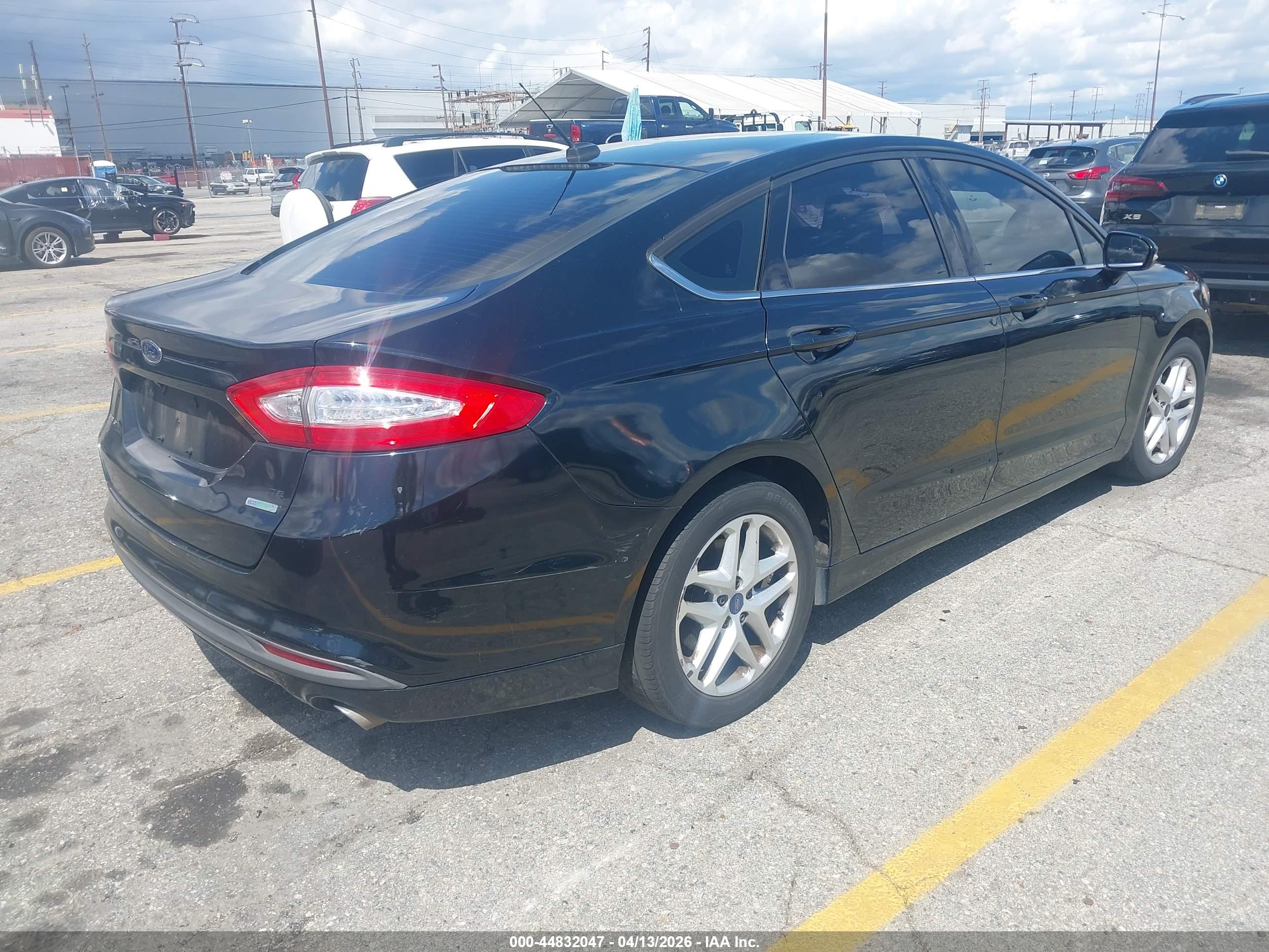 FORD FUSION image 4