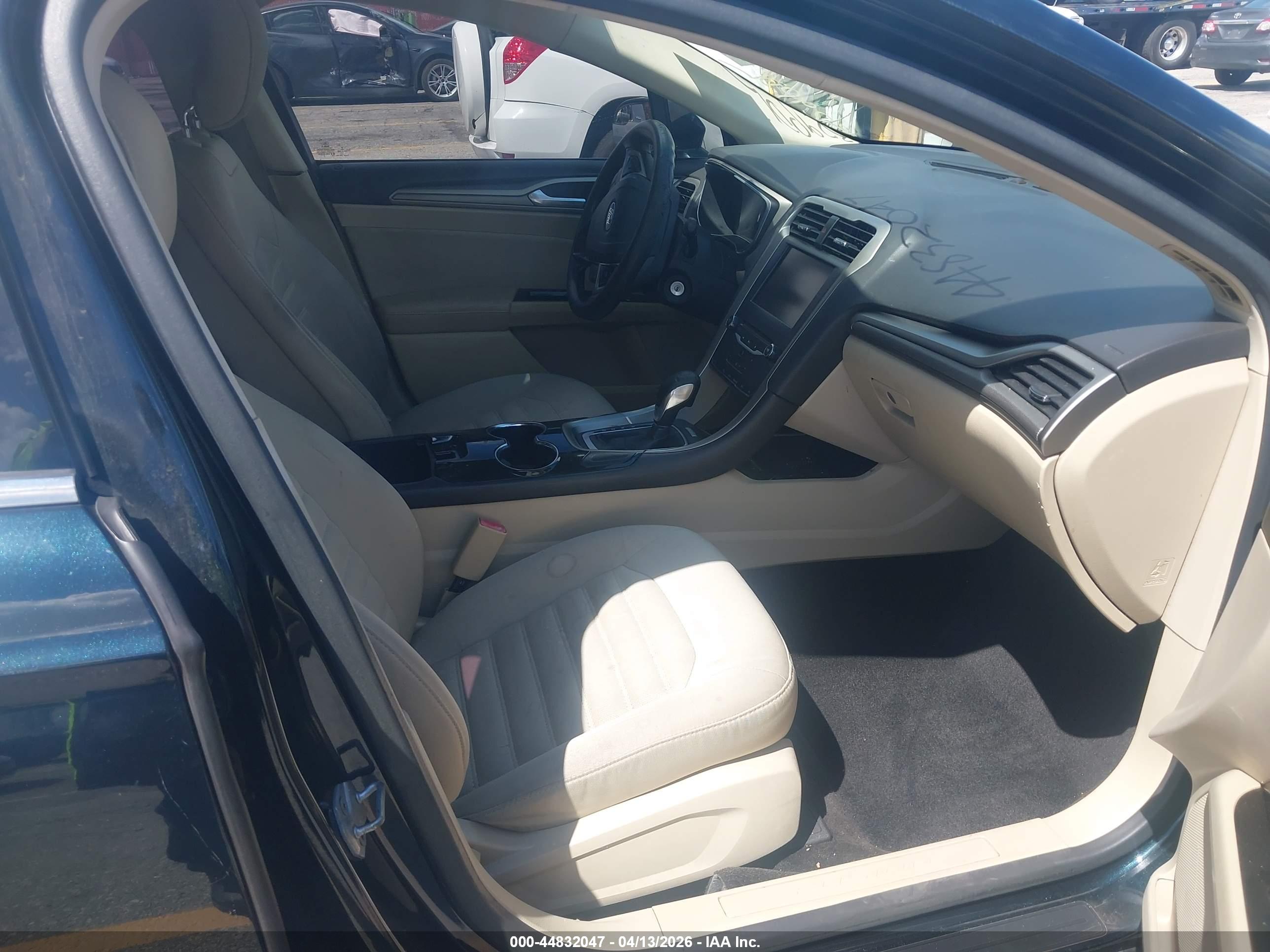 FORD FUSION image 5