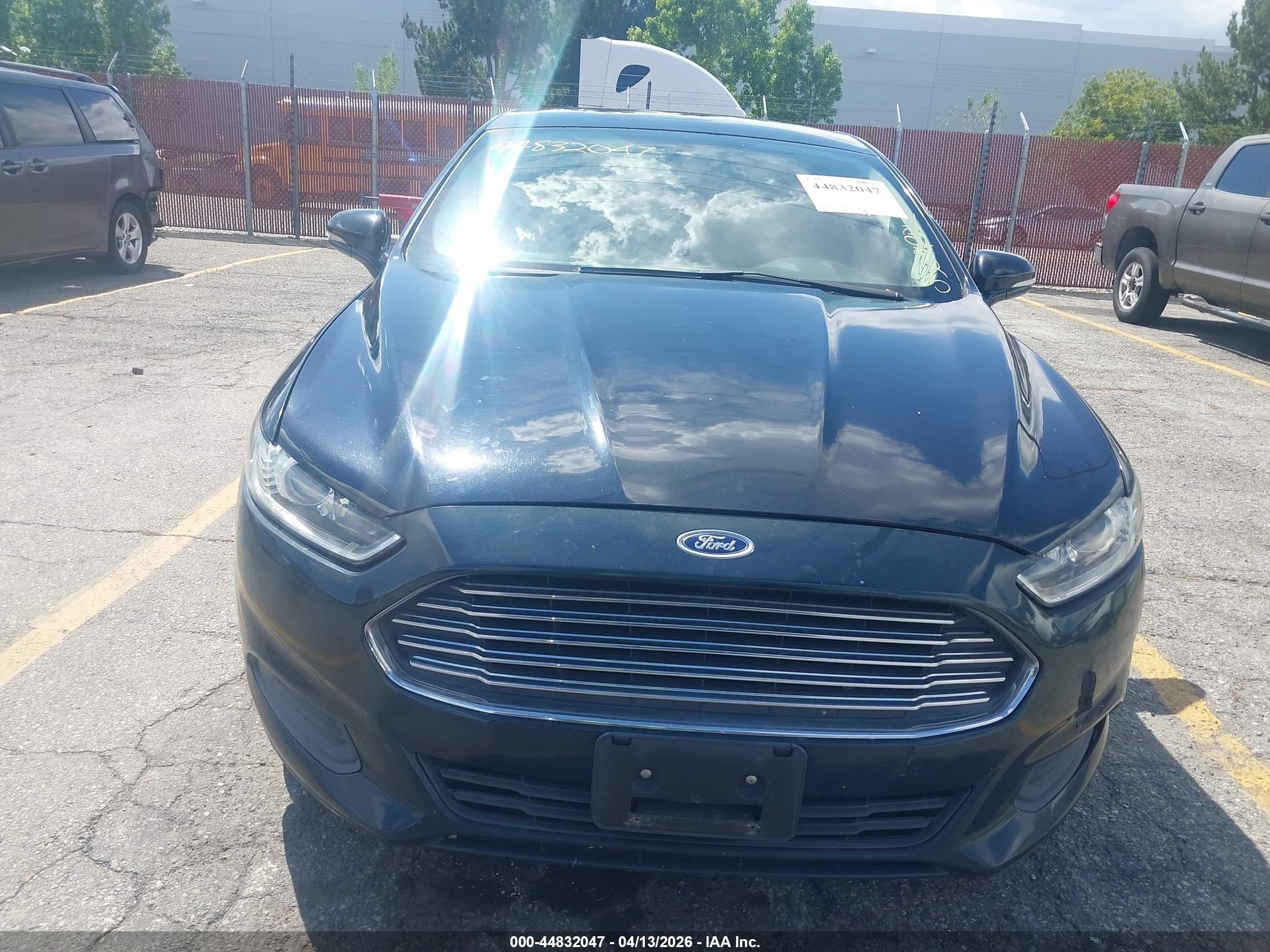 FORD FUSION image 6