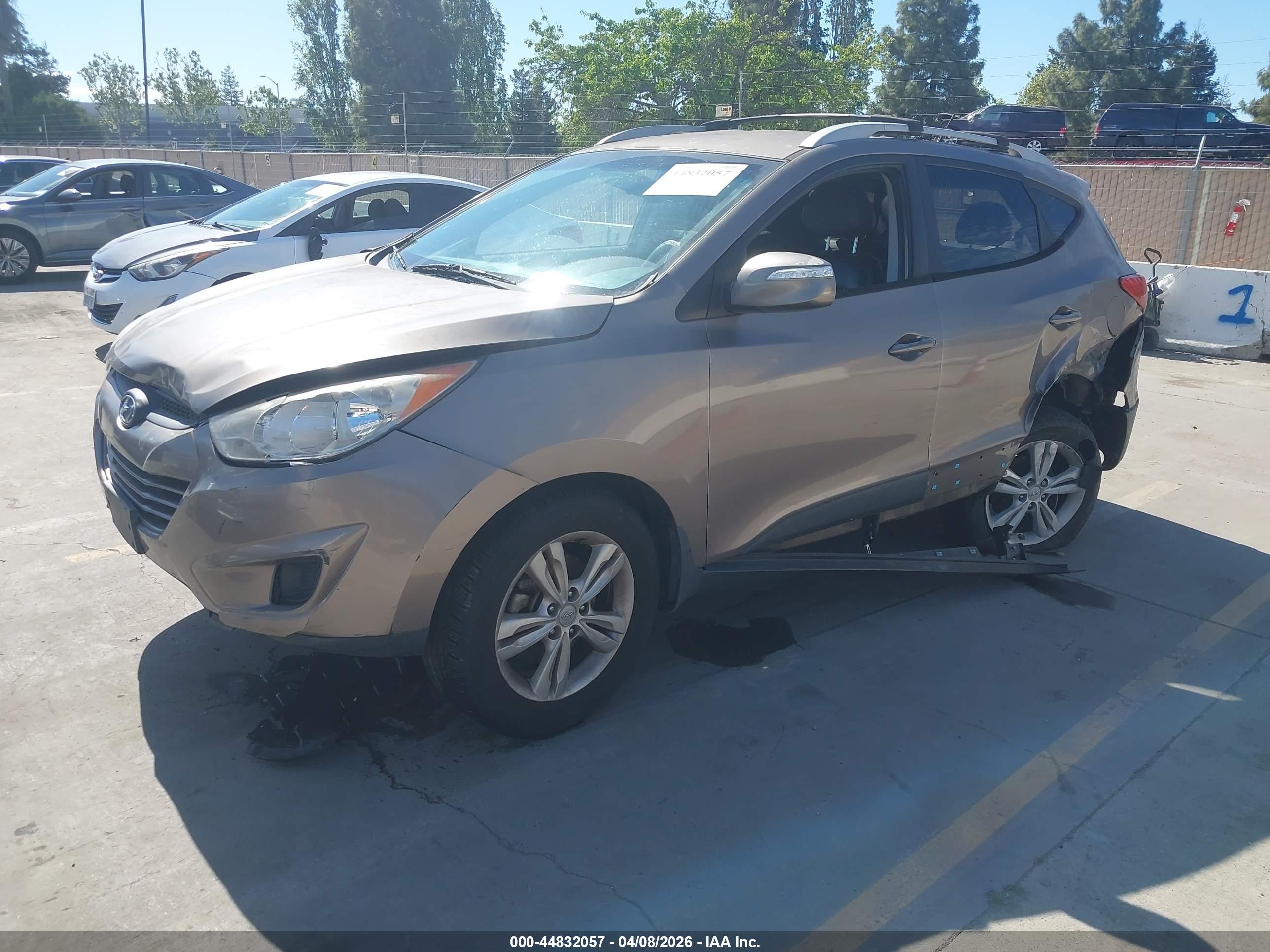 HYUNDAI TUCSON image 2