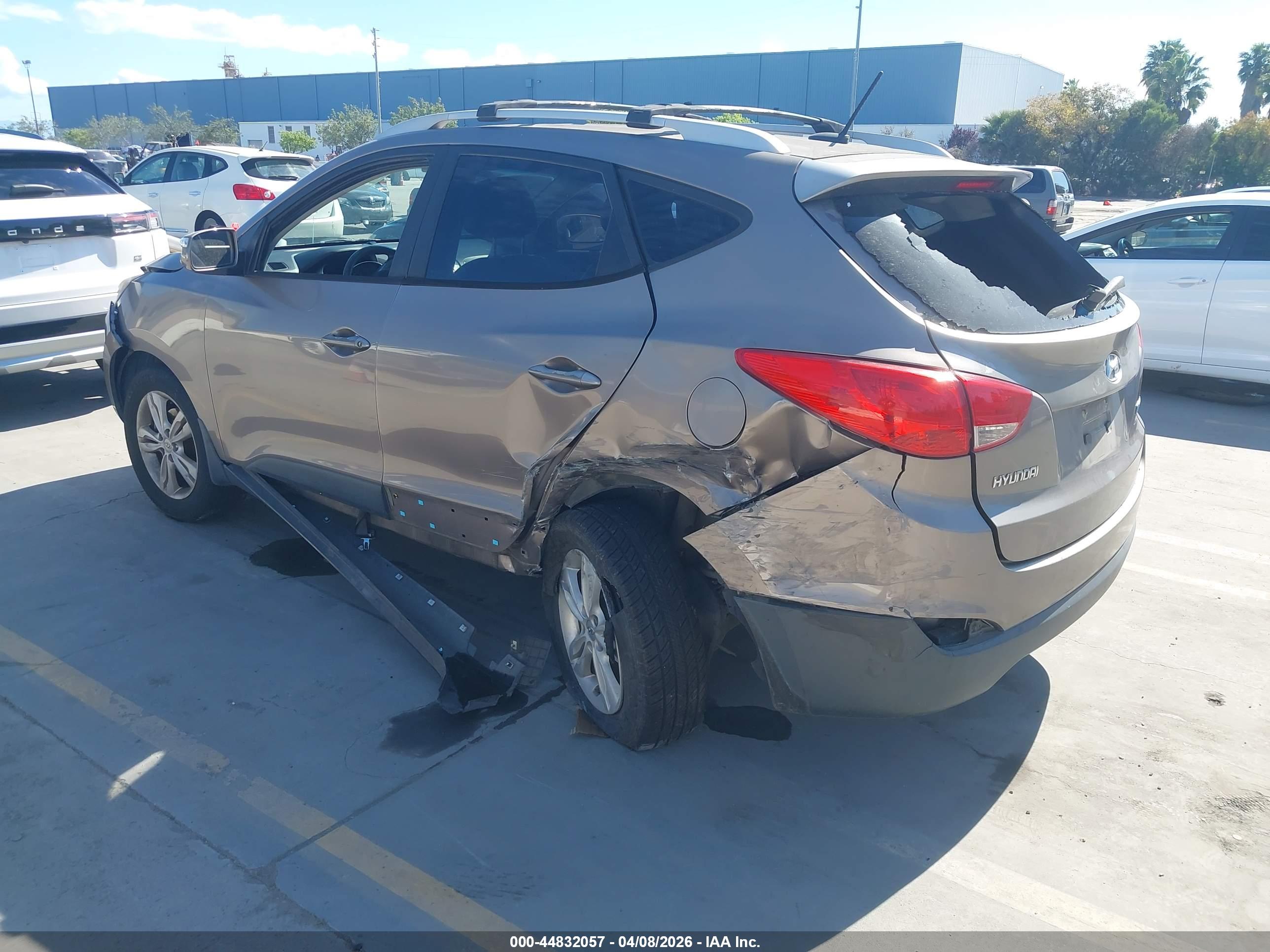 HYUNDAI TUCSON image 3
