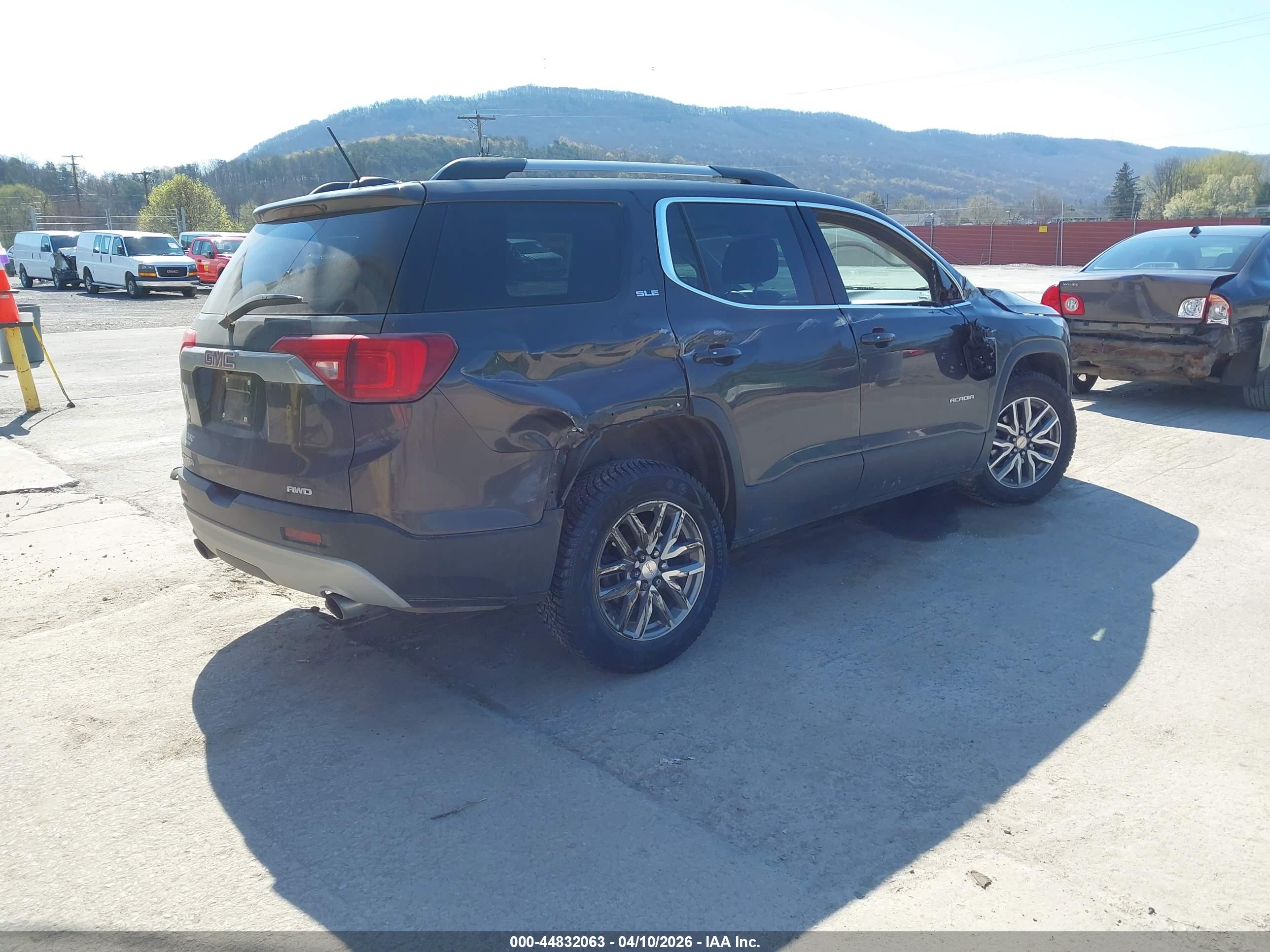 GMC ACADIA image 4