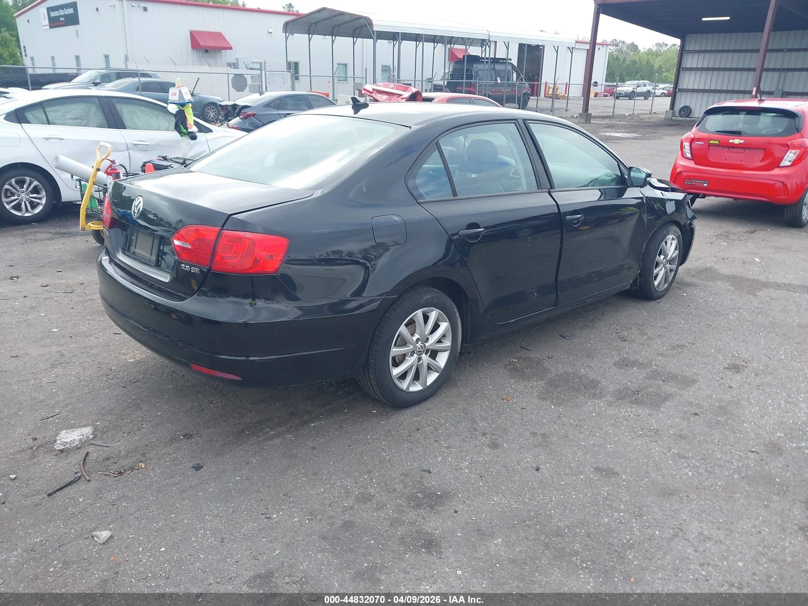VOLKSWAGEN JETTA image 4