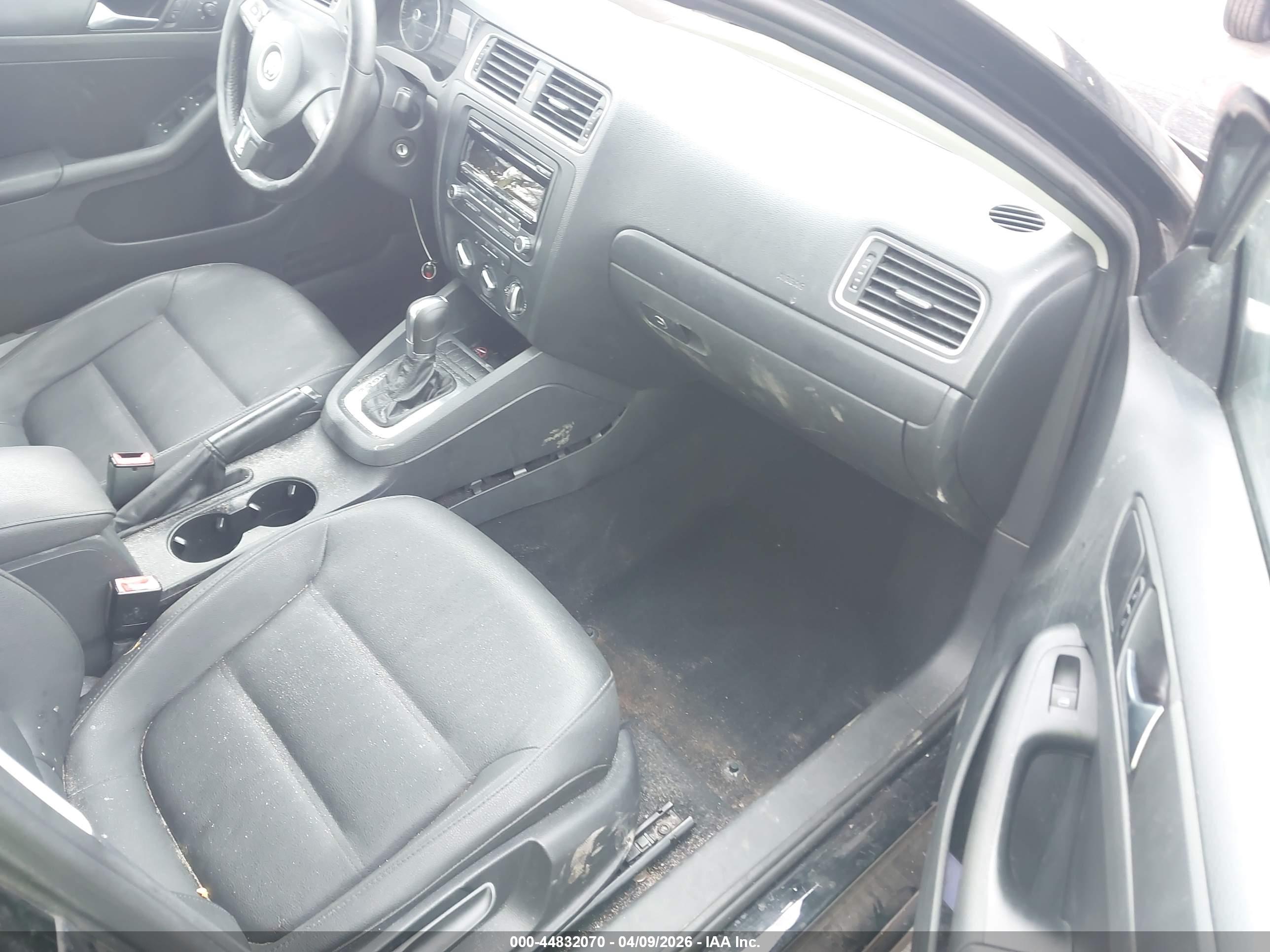 VOLKSWAGEN JETTA image 5
