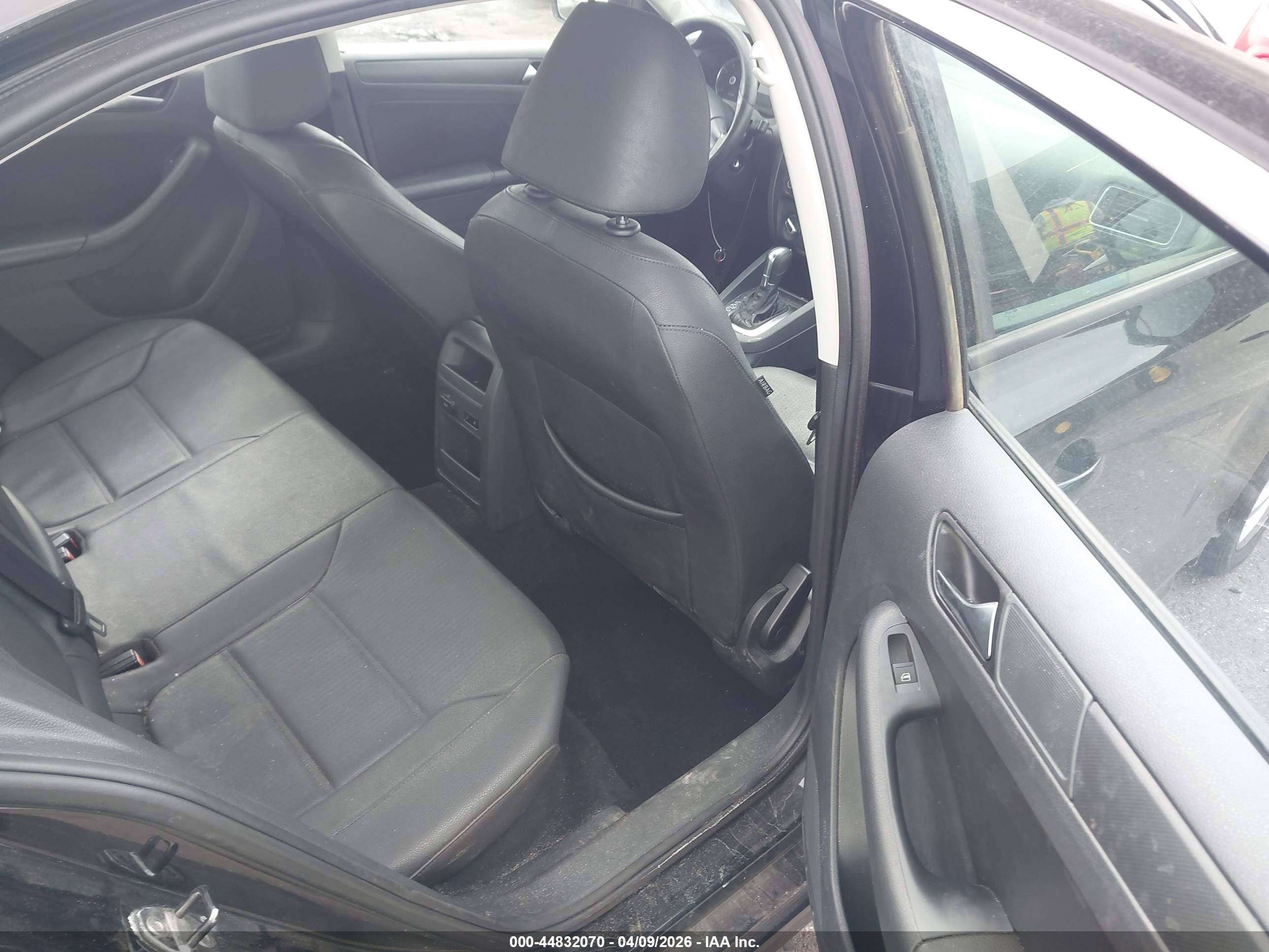 VOLKSWAGEN JETTA image 8