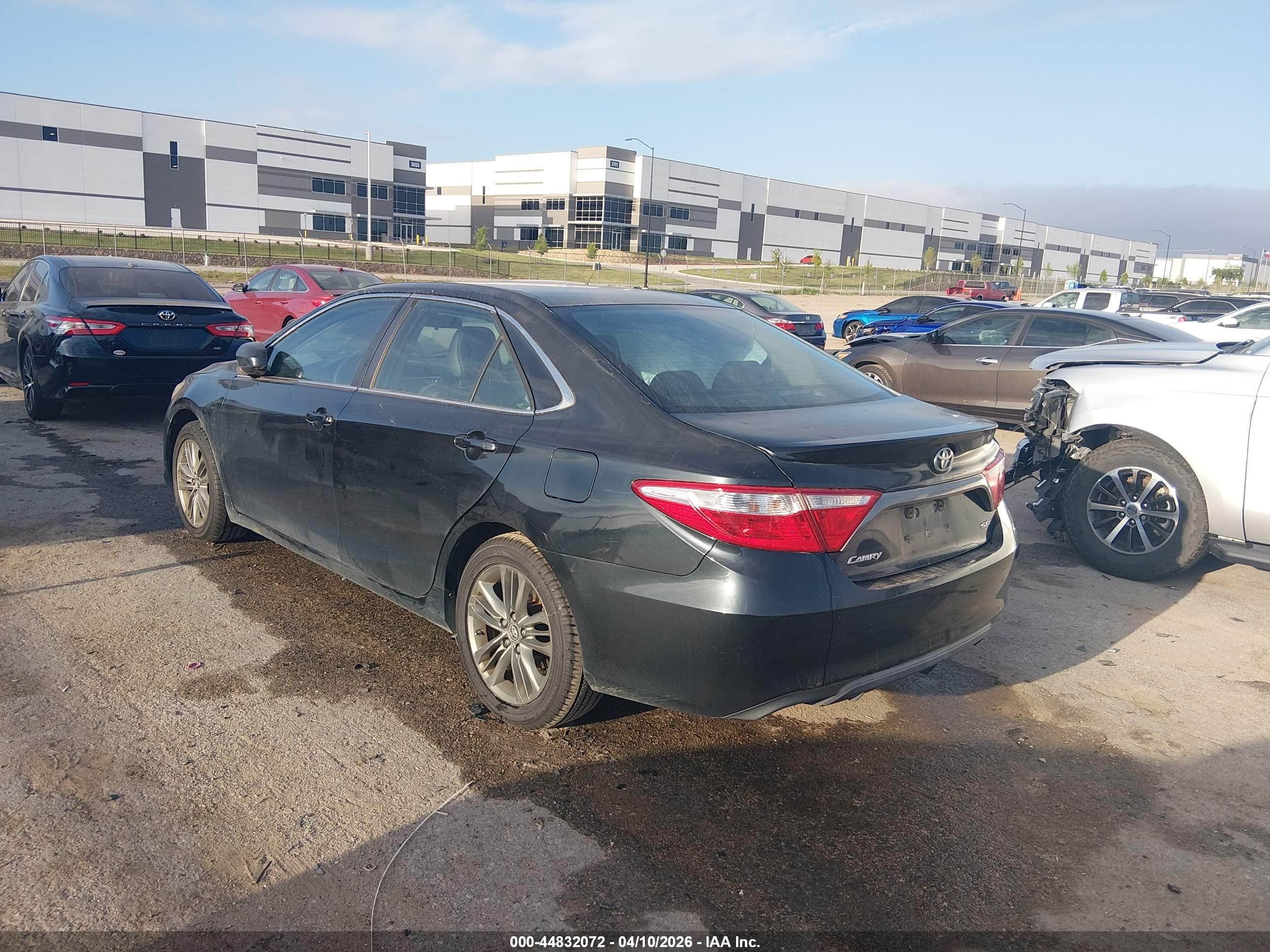 TOYOTA CAMRY image 3
