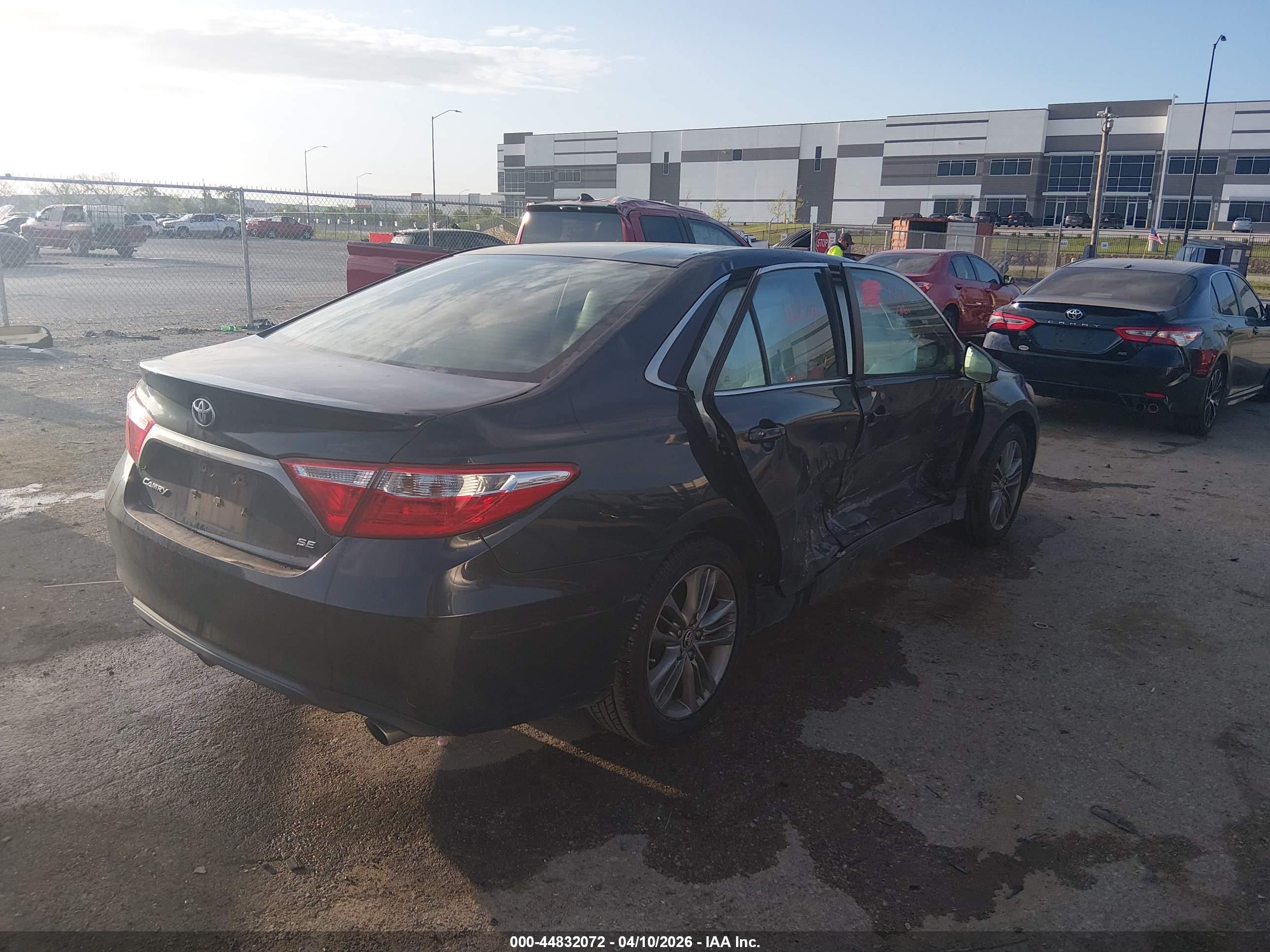 TOYOTA CAMRY image 4