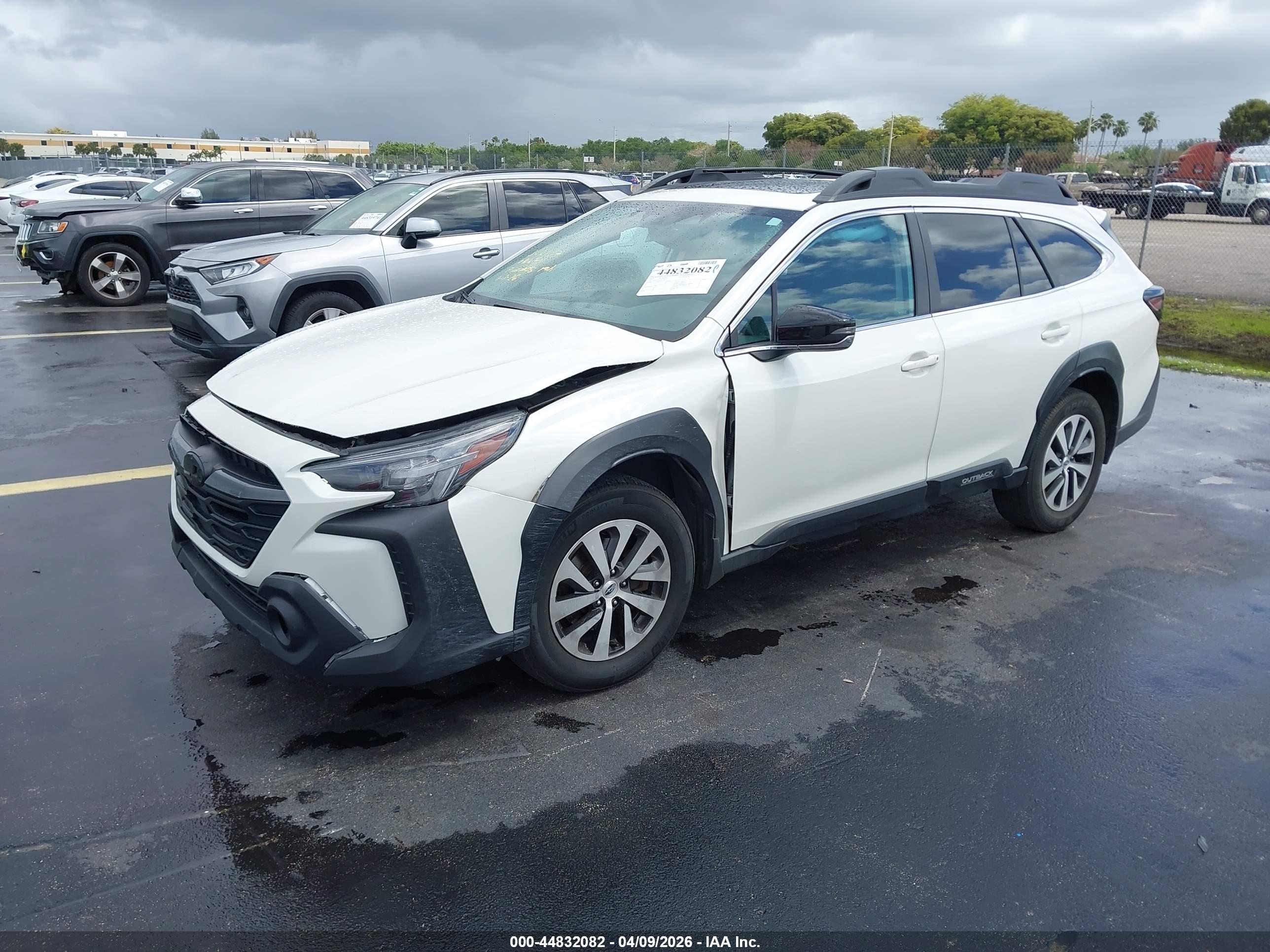 SUBARU OUTBACK image 2