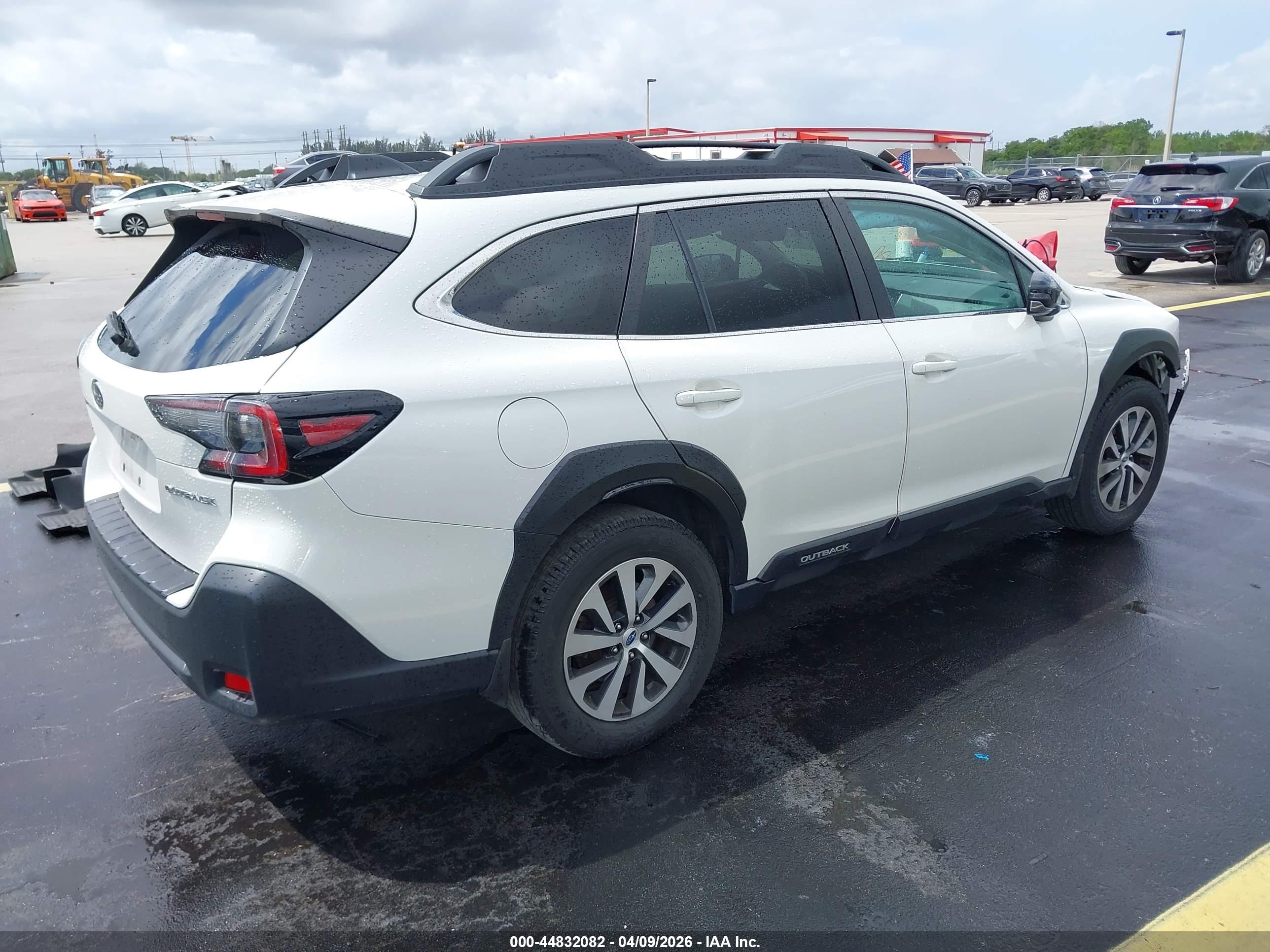 SUBARU OUTBACK image 4