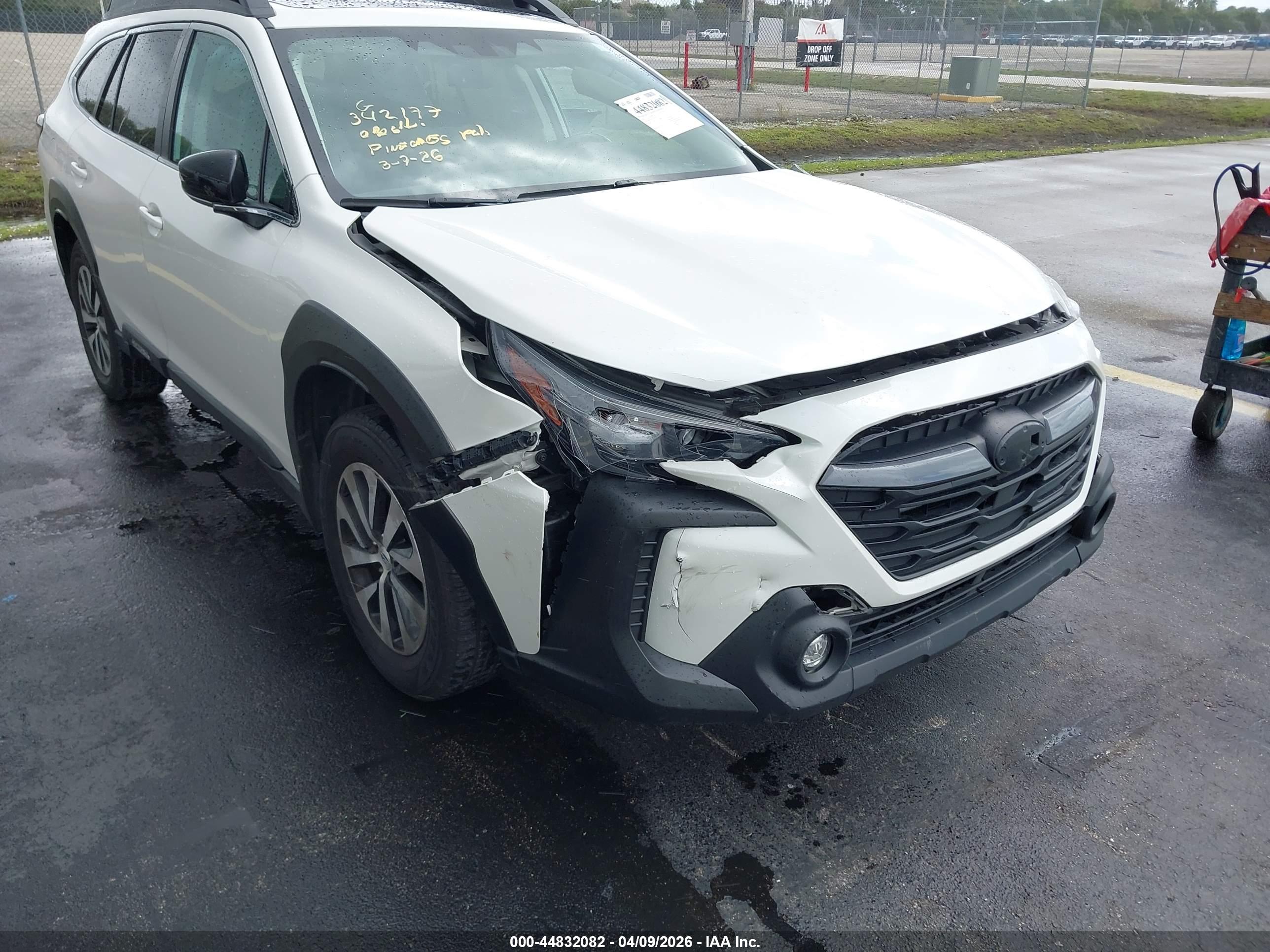 SUBARU OUTBACK image 6