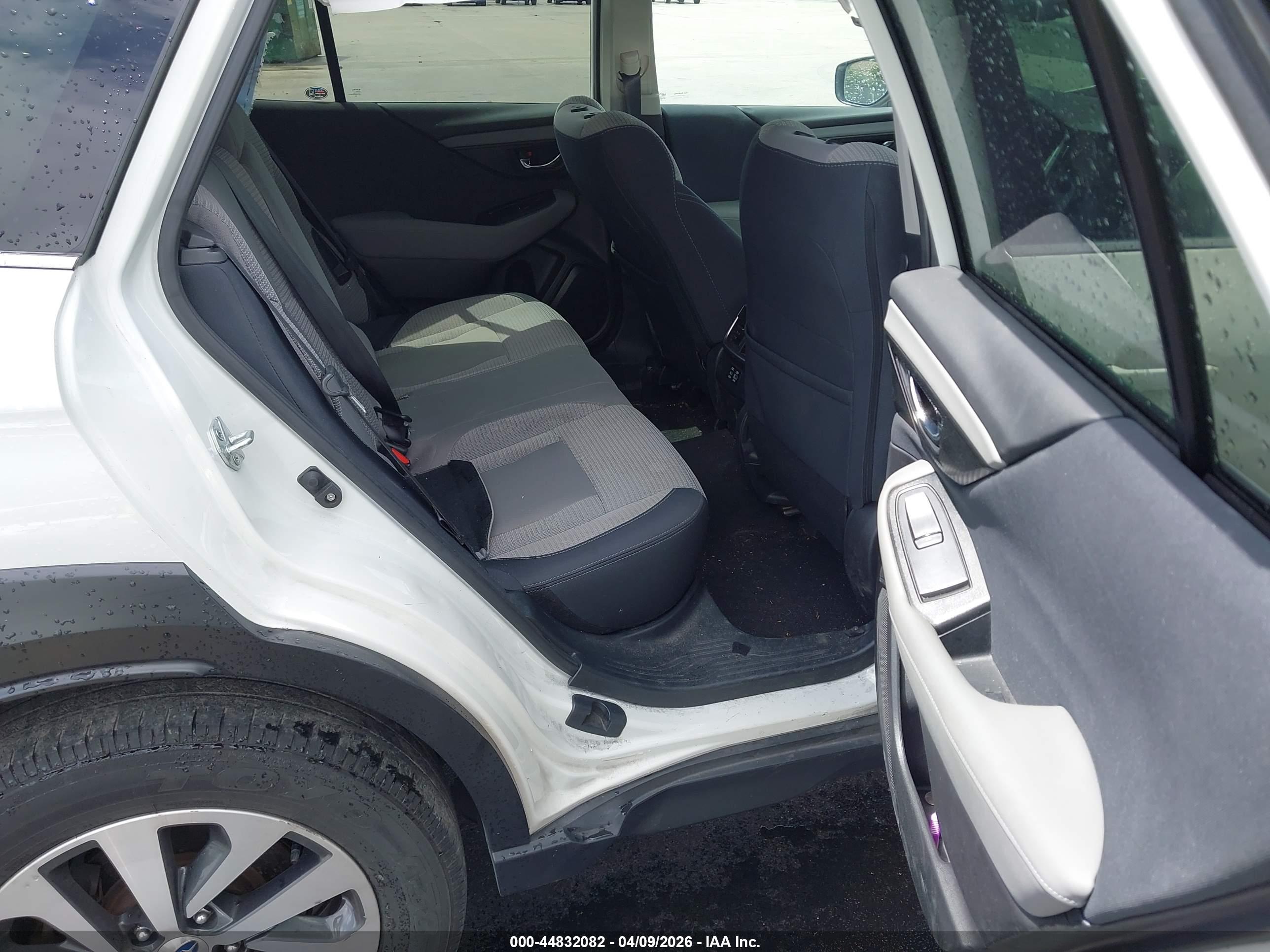 SUBARU OUTBACK image 8