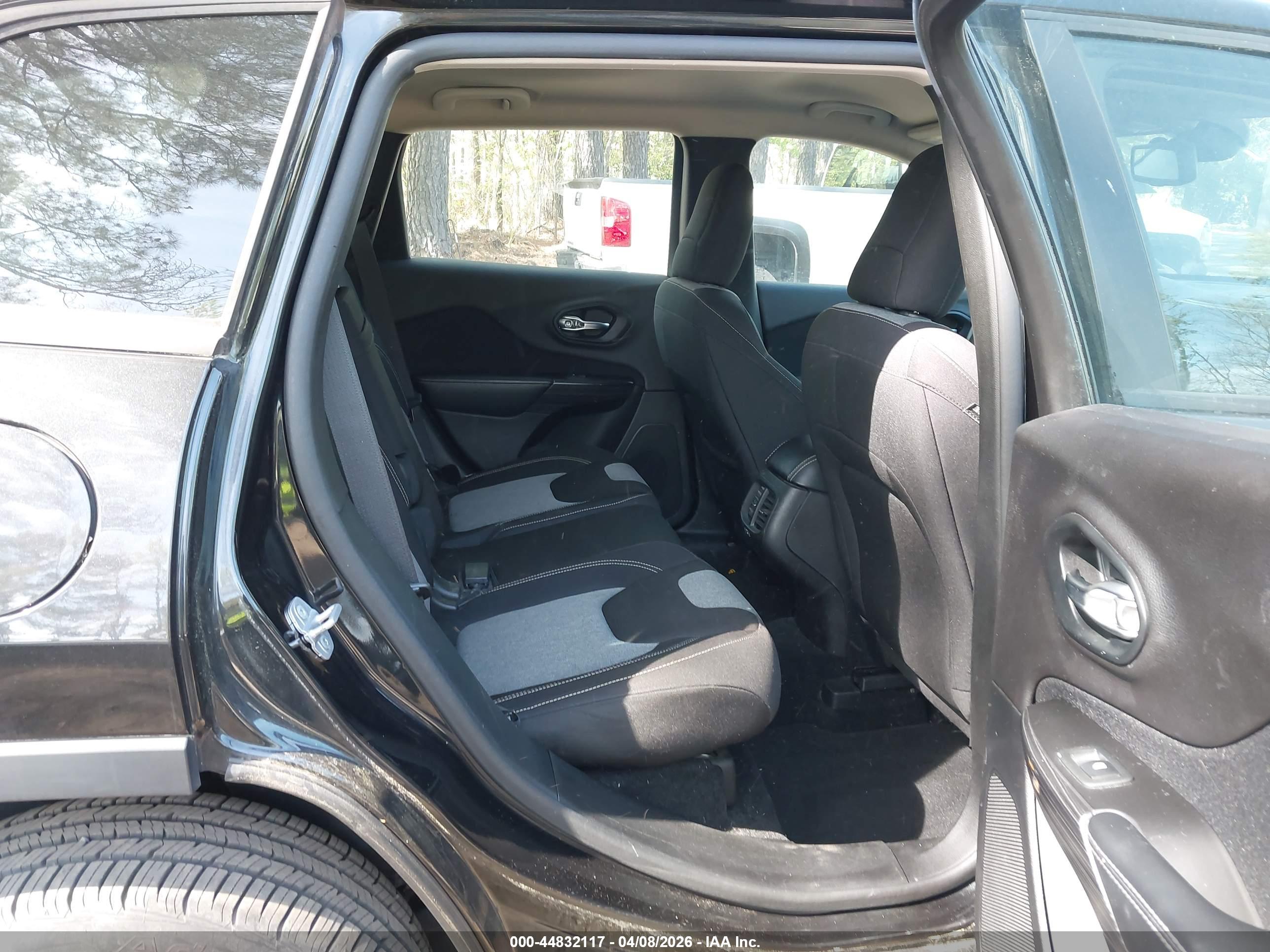 JEEP CHEROKEE image 8
