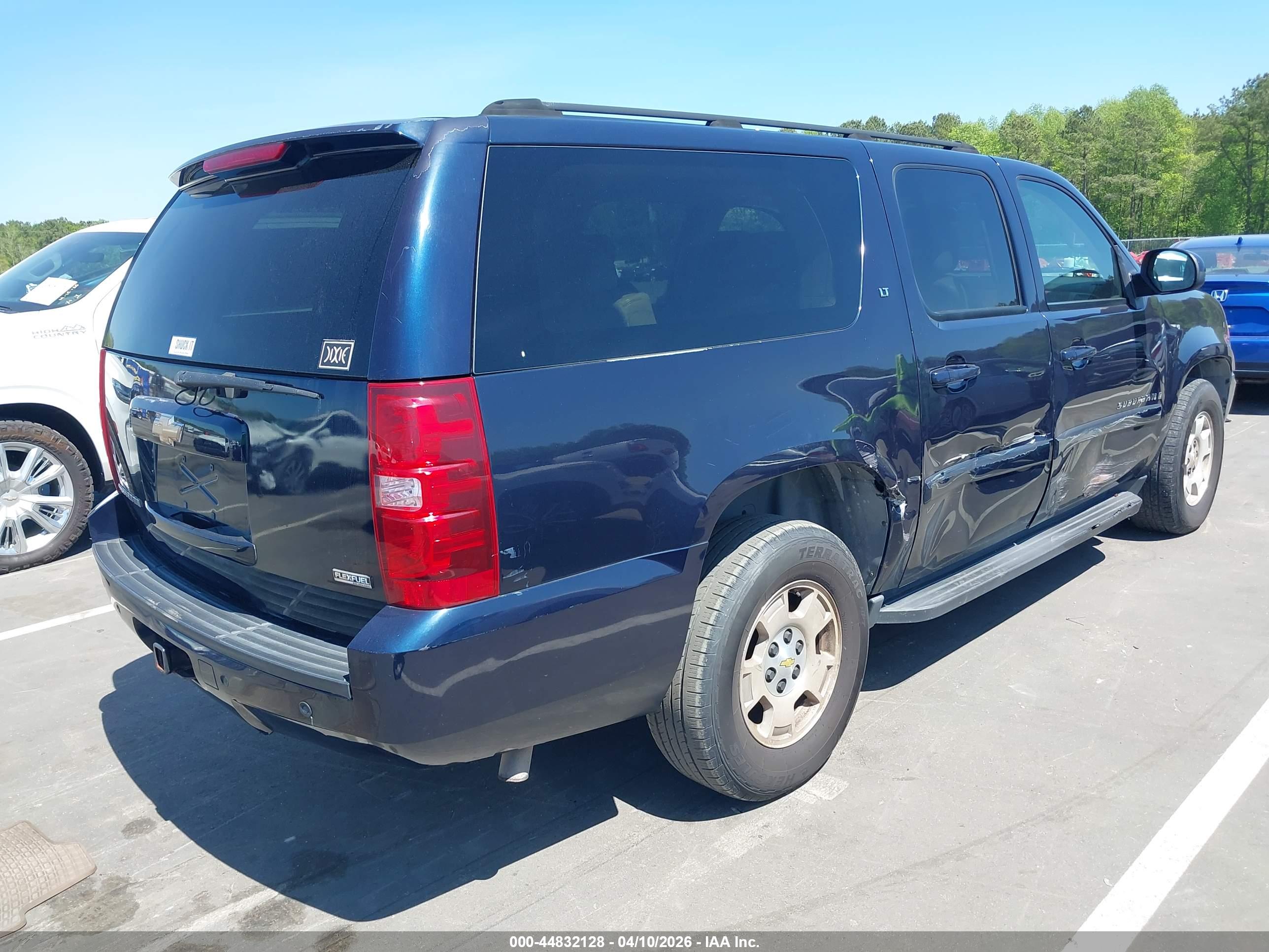 CHEVROLET SUBURBAN image 4