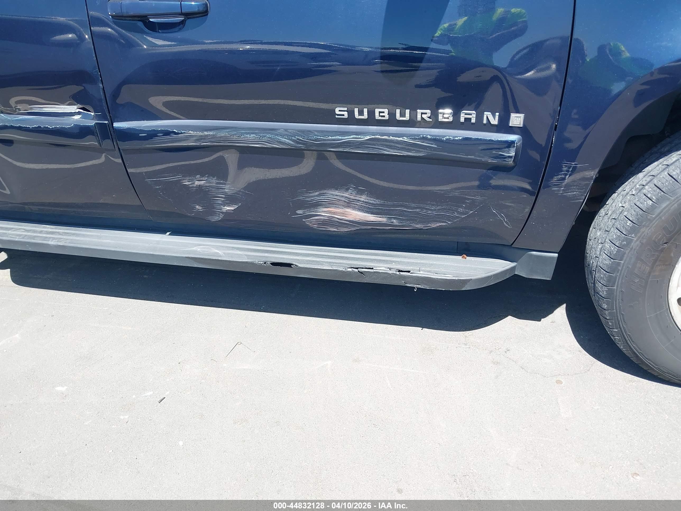 CHEVROLET SUBURBAN image 6