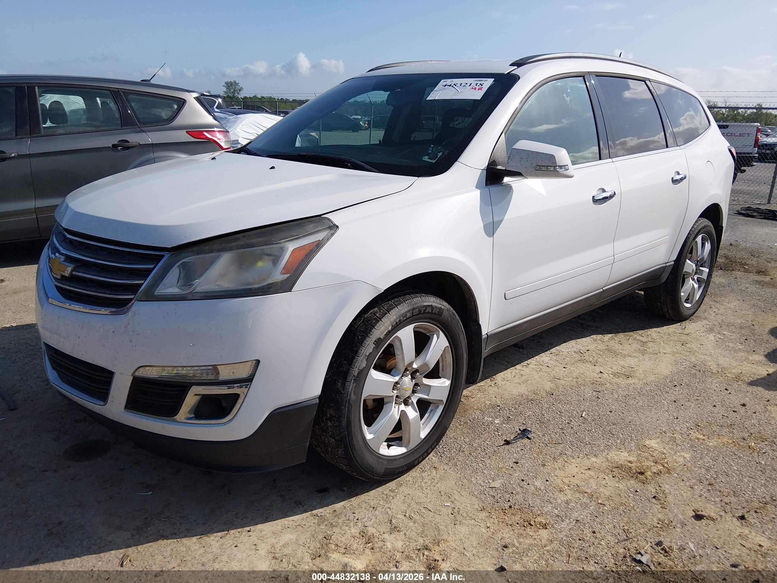CHEVROLET TRAVERSE image 2