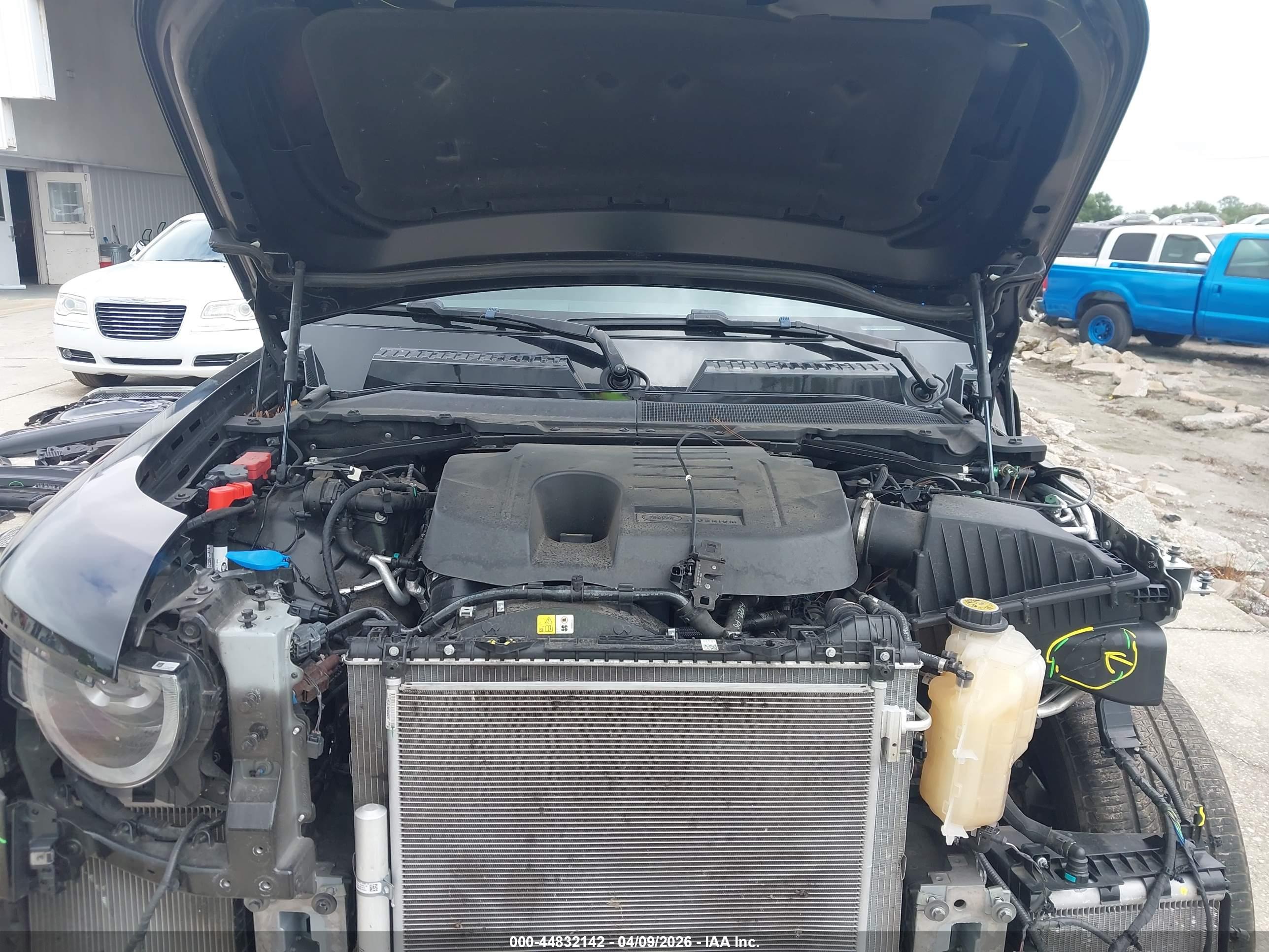 LAND ROVER image 10