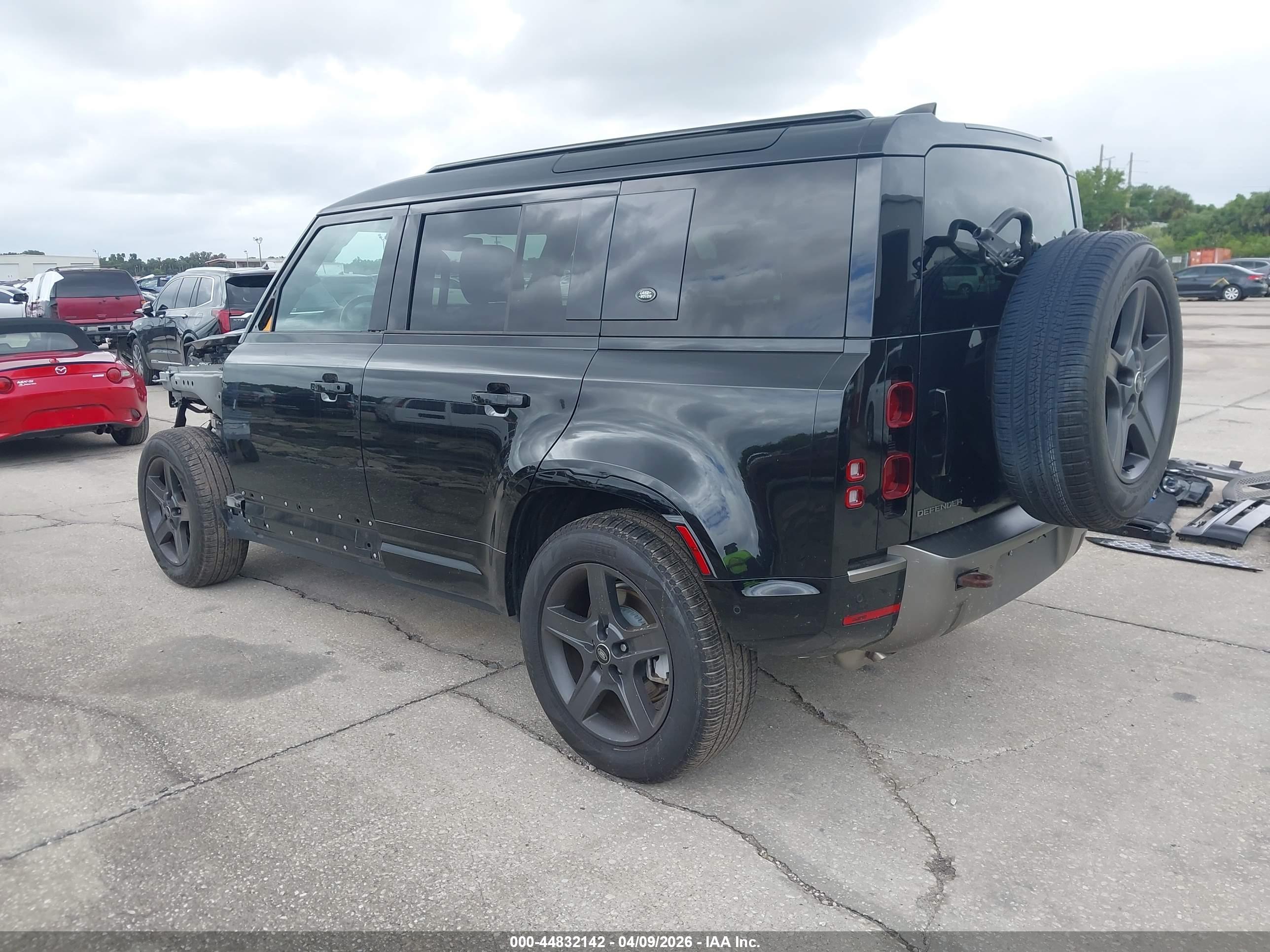 LAND ROVER image 3