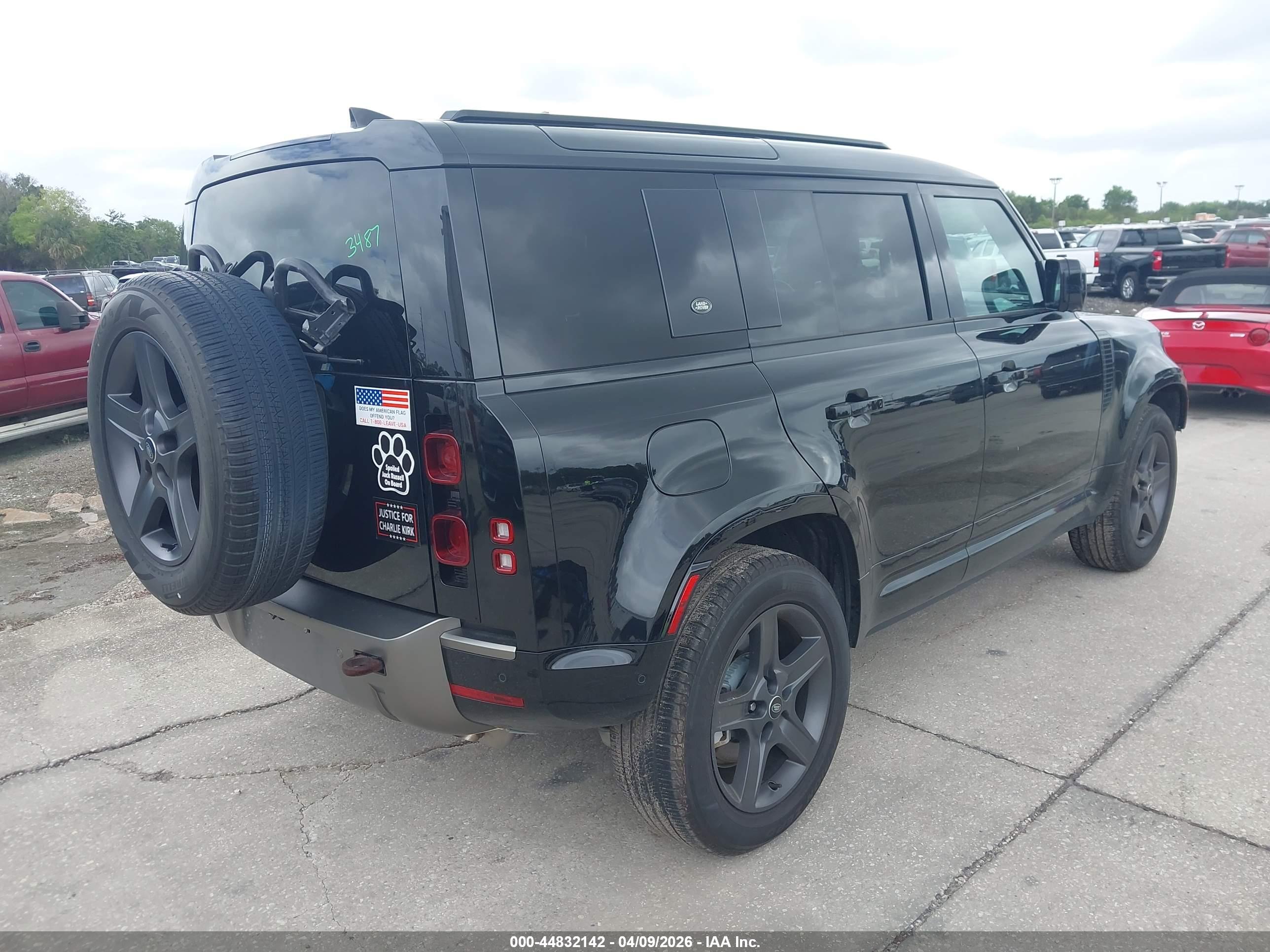 LAND ROVER image 4