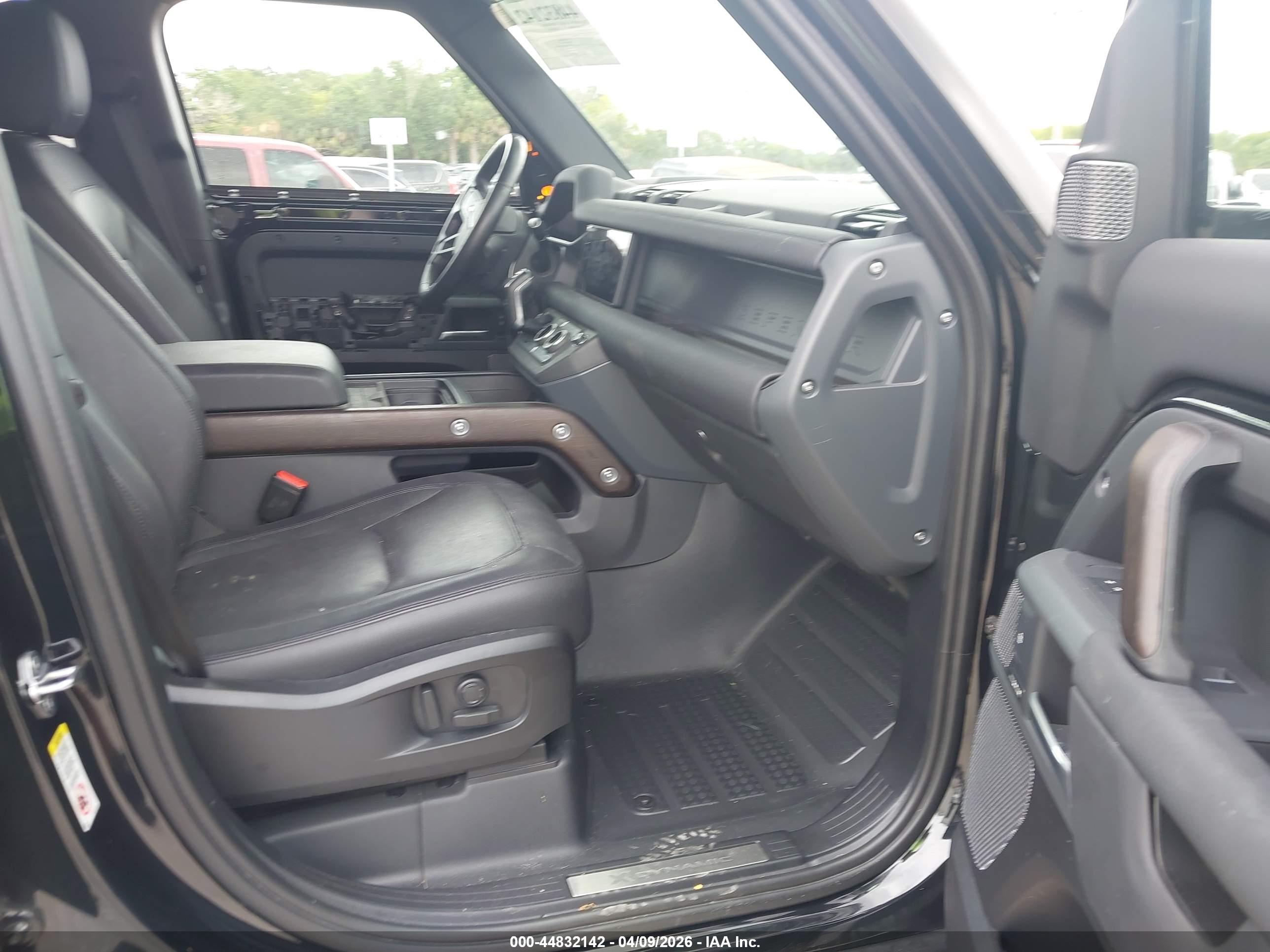 LAND ROVER image 5