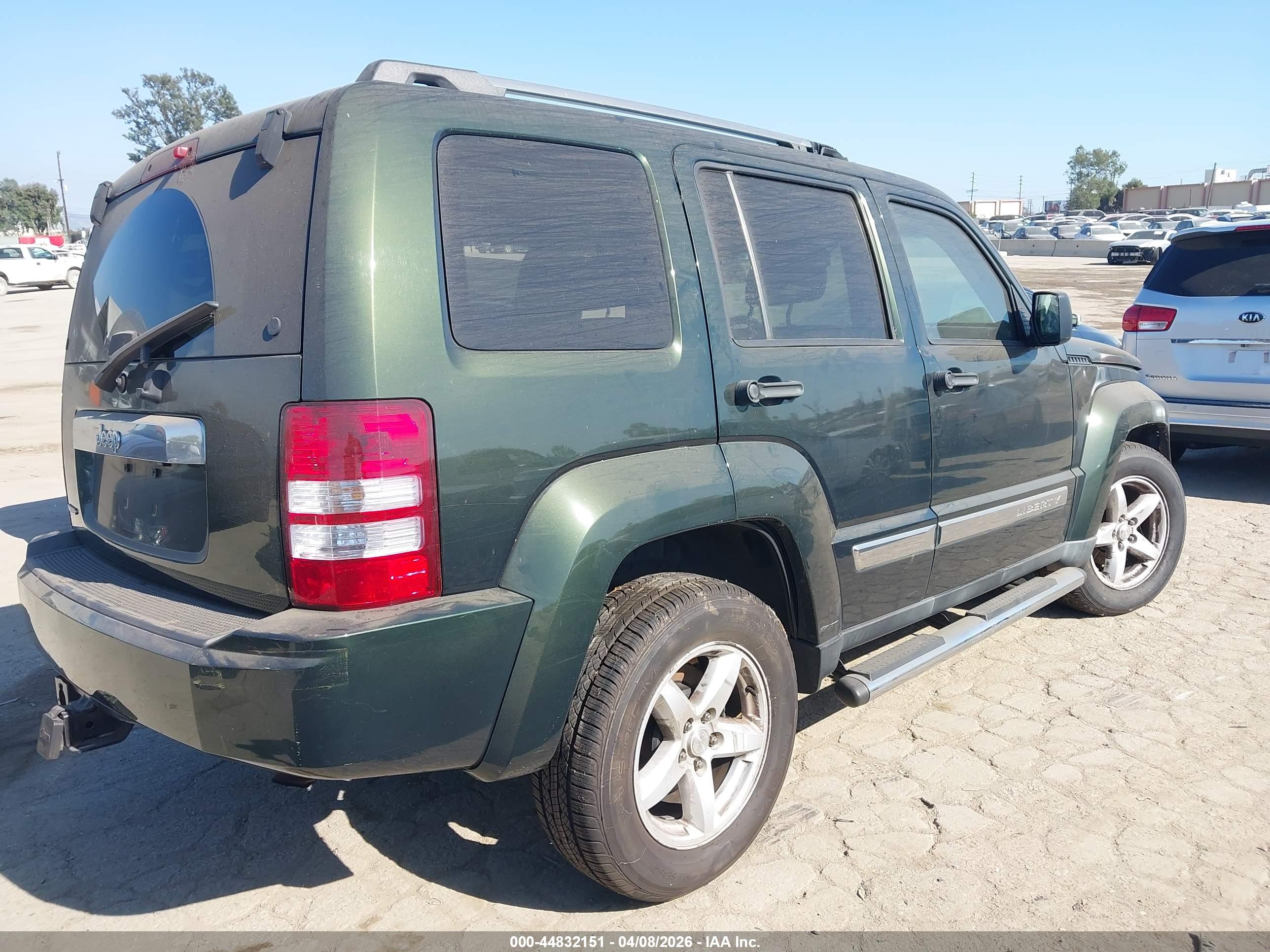 JEEP LIBERTY image 4