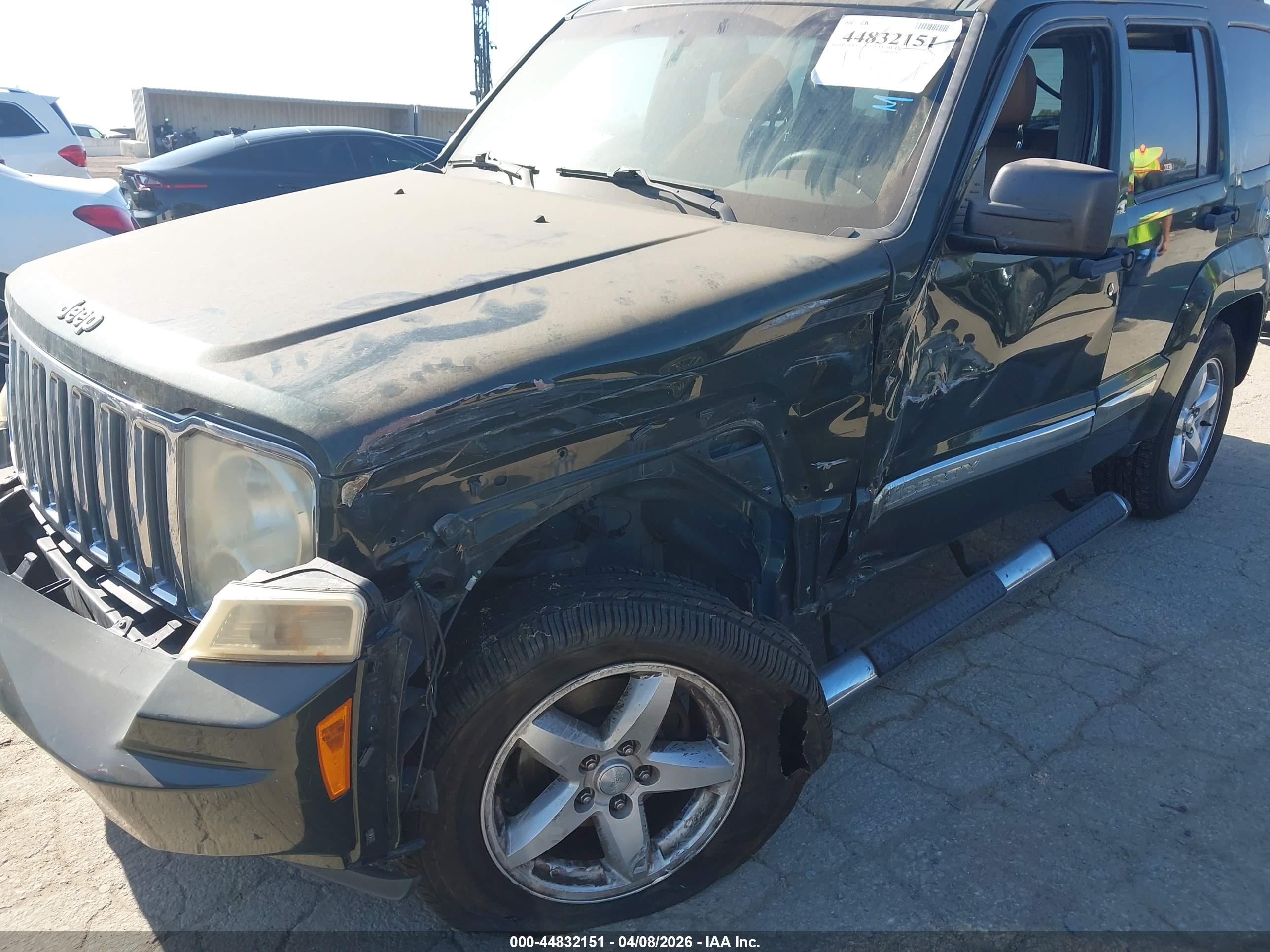 JEEP LIBERTY image 6