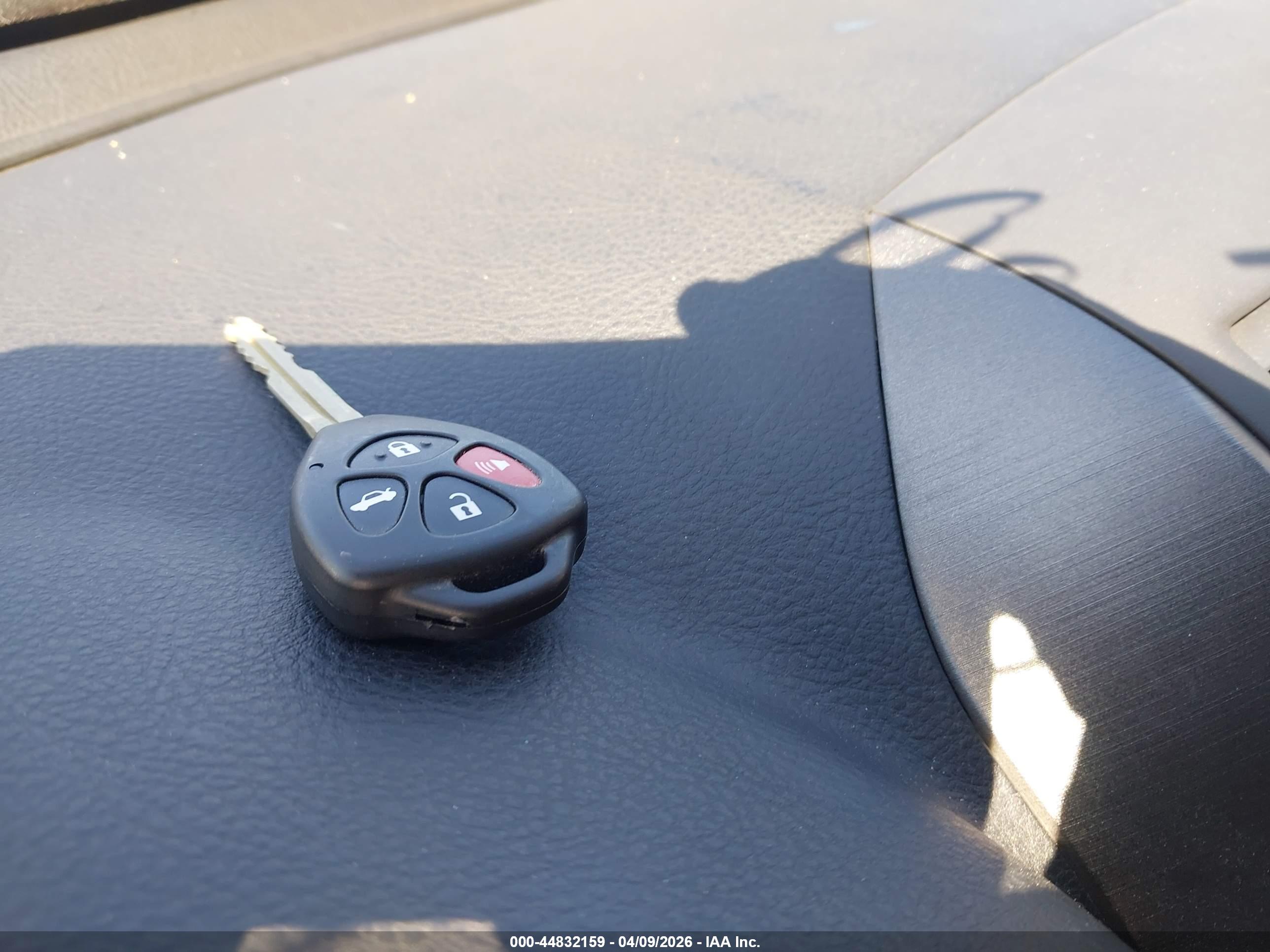 TOYOTA RAV4 image 11