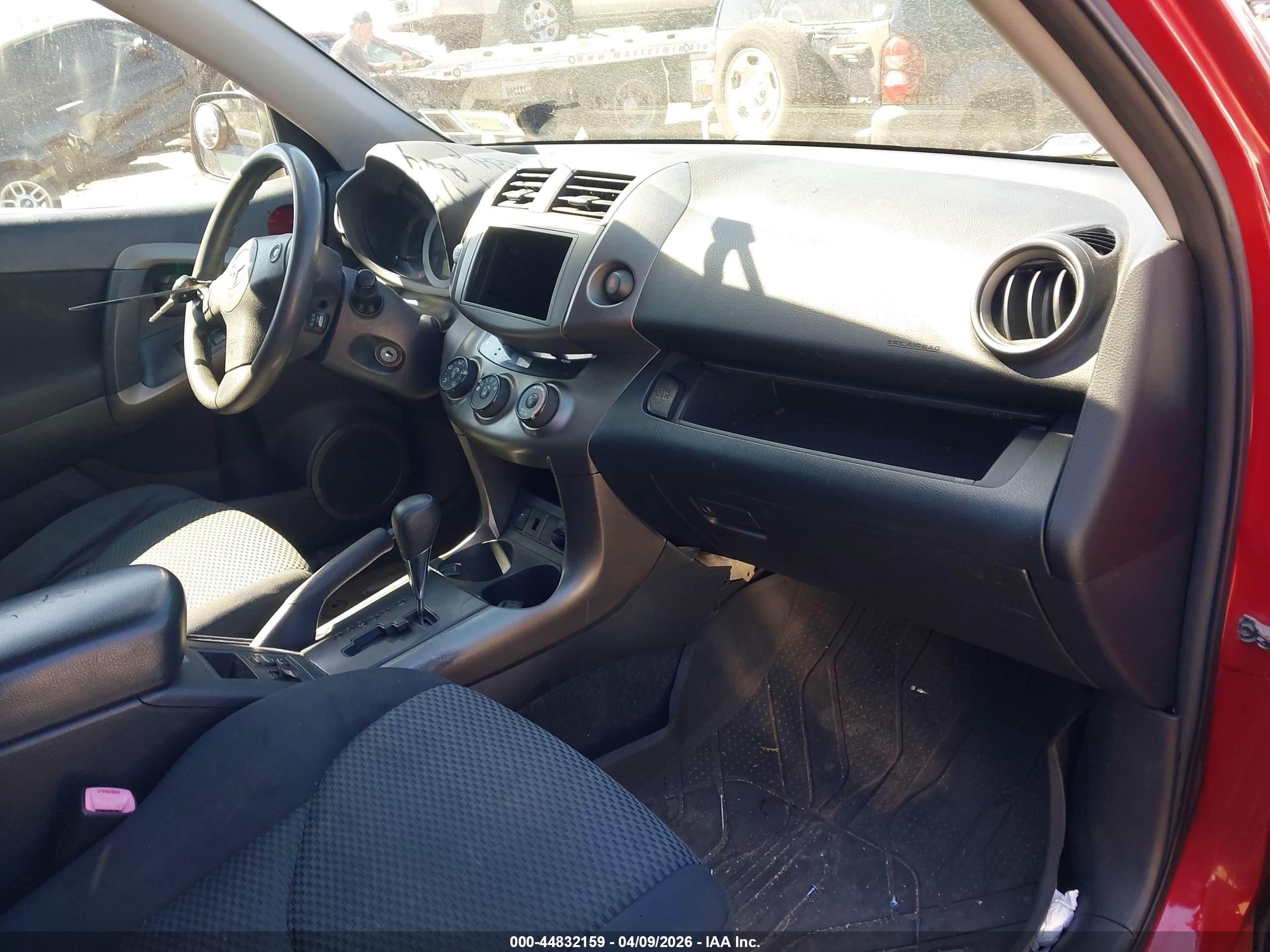 TOYOTA RAV4 image 5