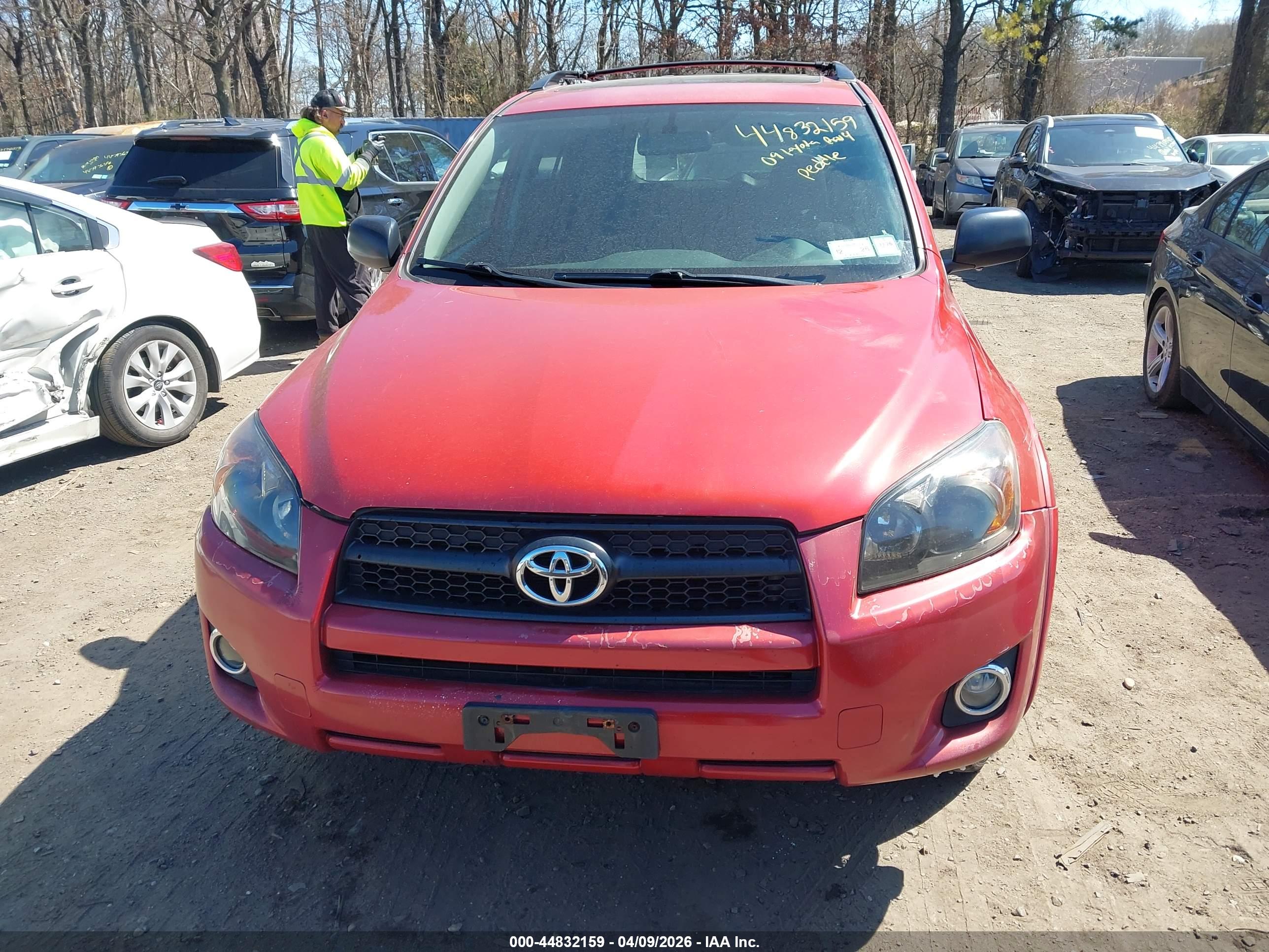 TOYOTA RAV4 image 6