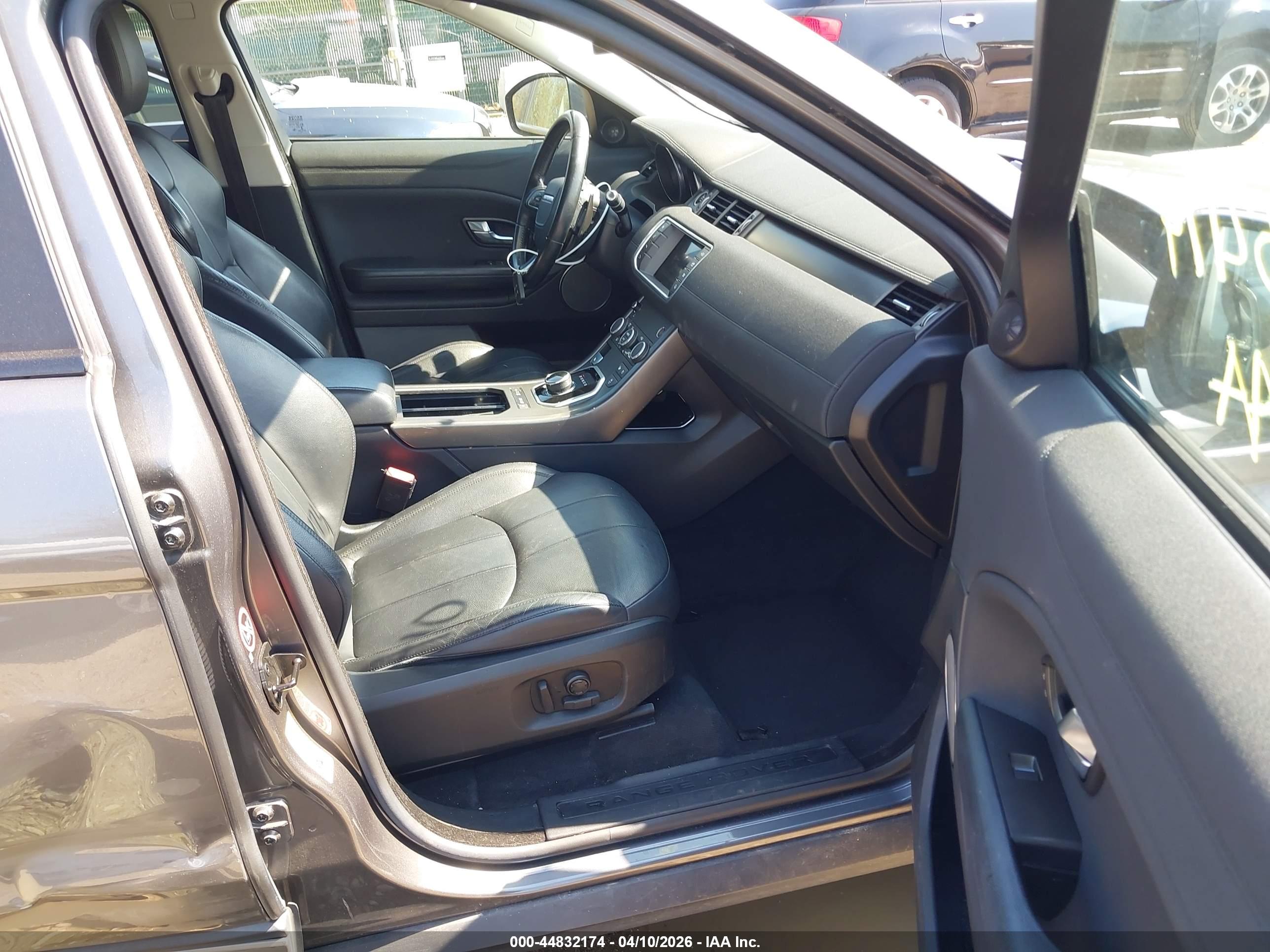 LAND ROVER image 5