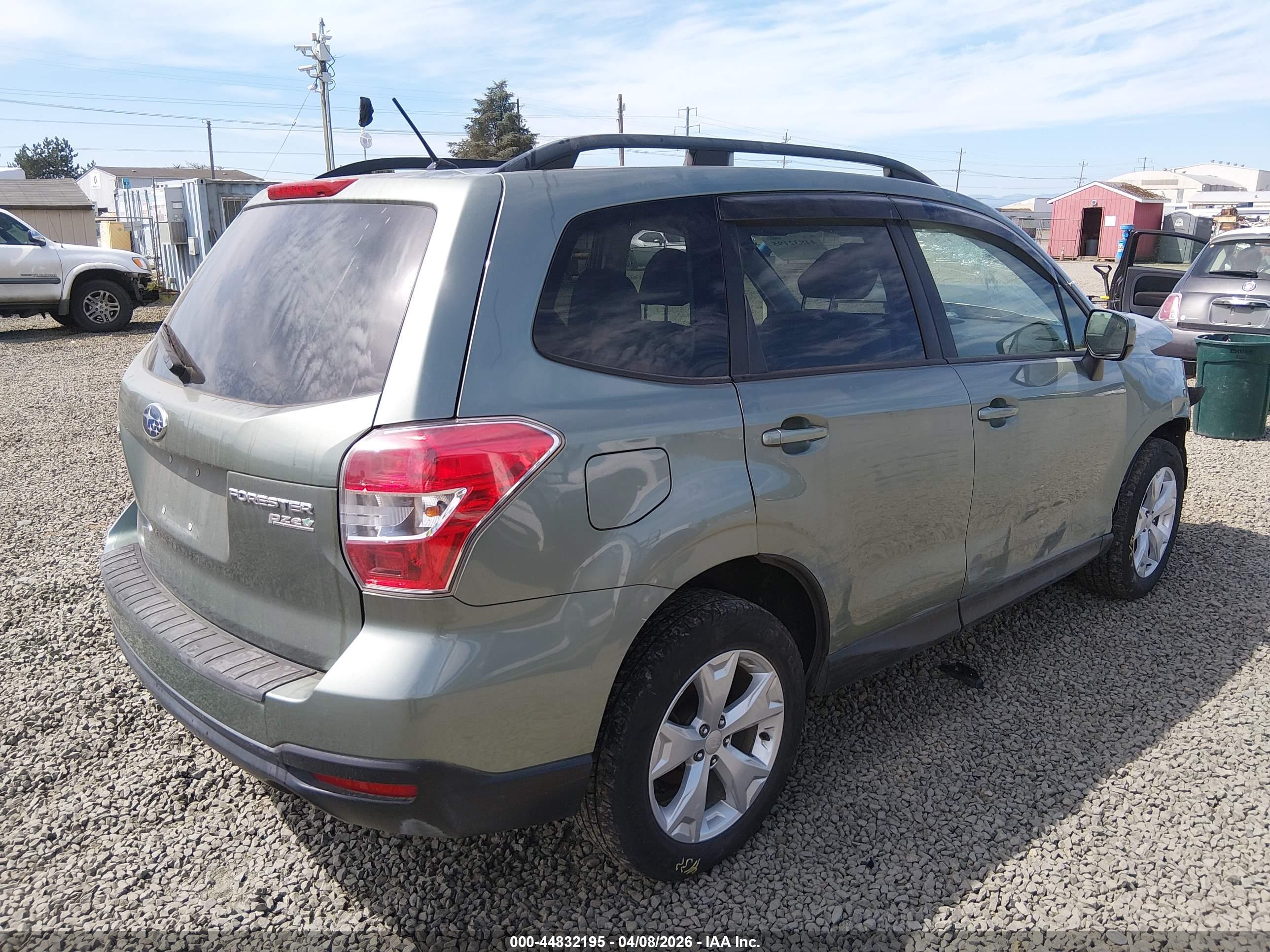 SUBARU FORESTER image 4