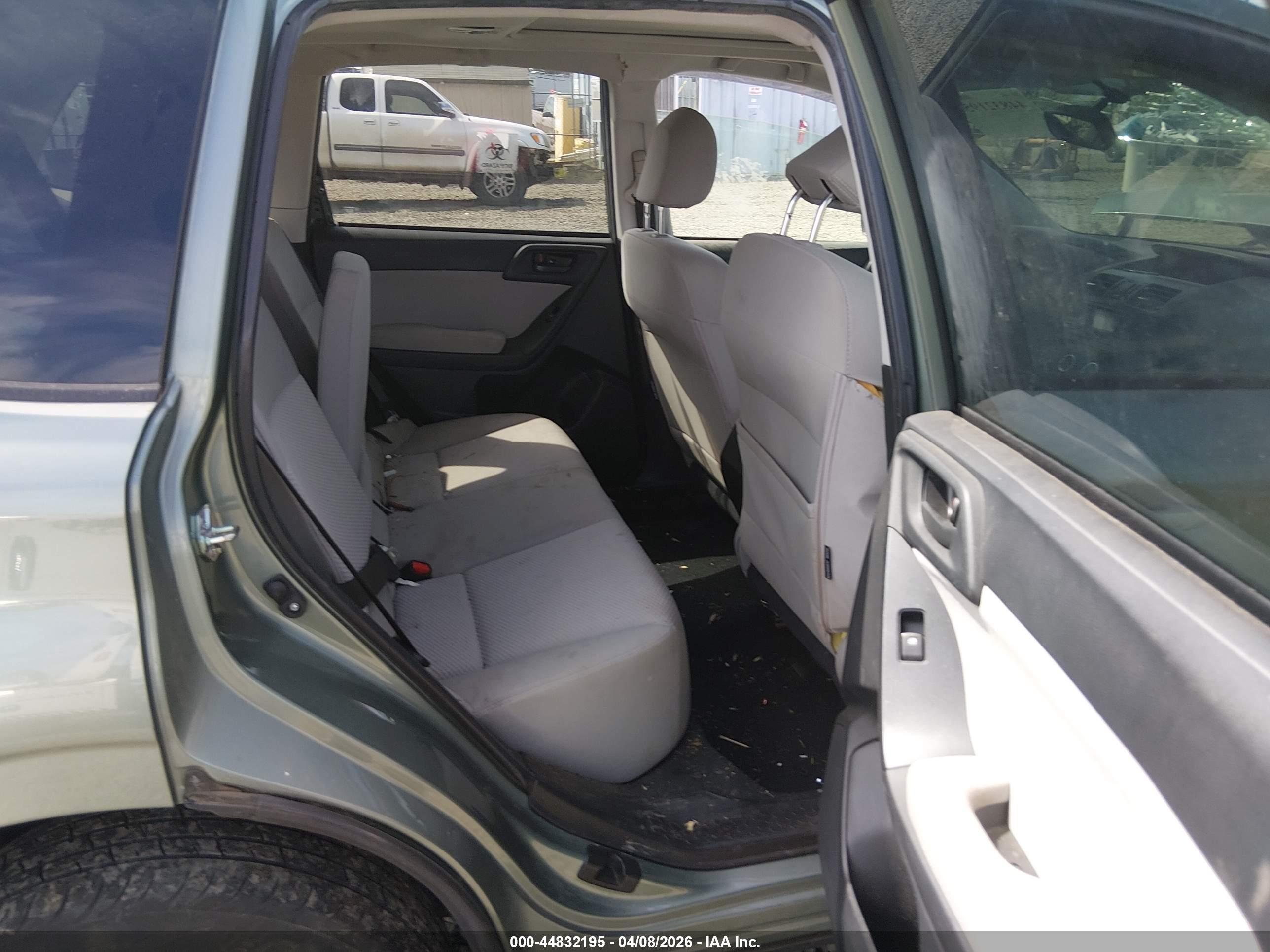 SUBARU FORESTER image 8