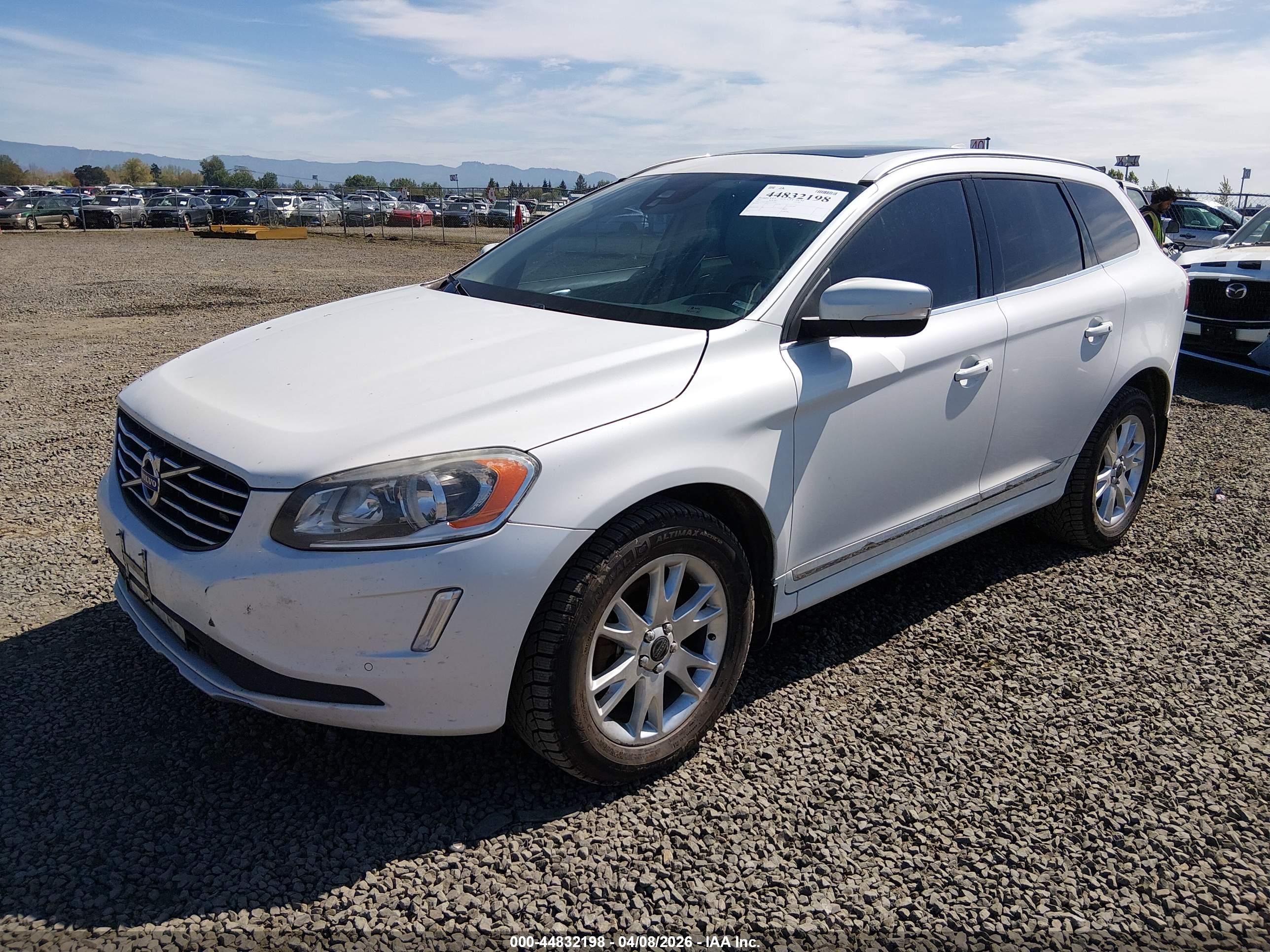 VOLVO XC60 image 2
