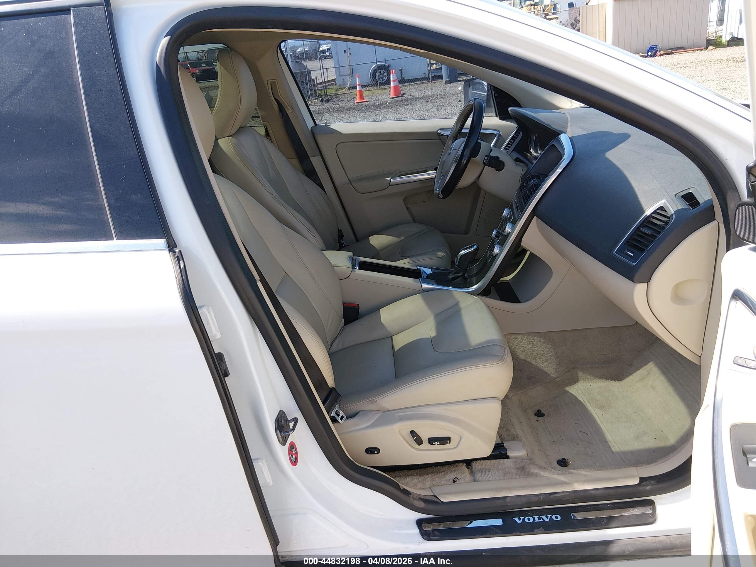VOLVO XC60 image 5