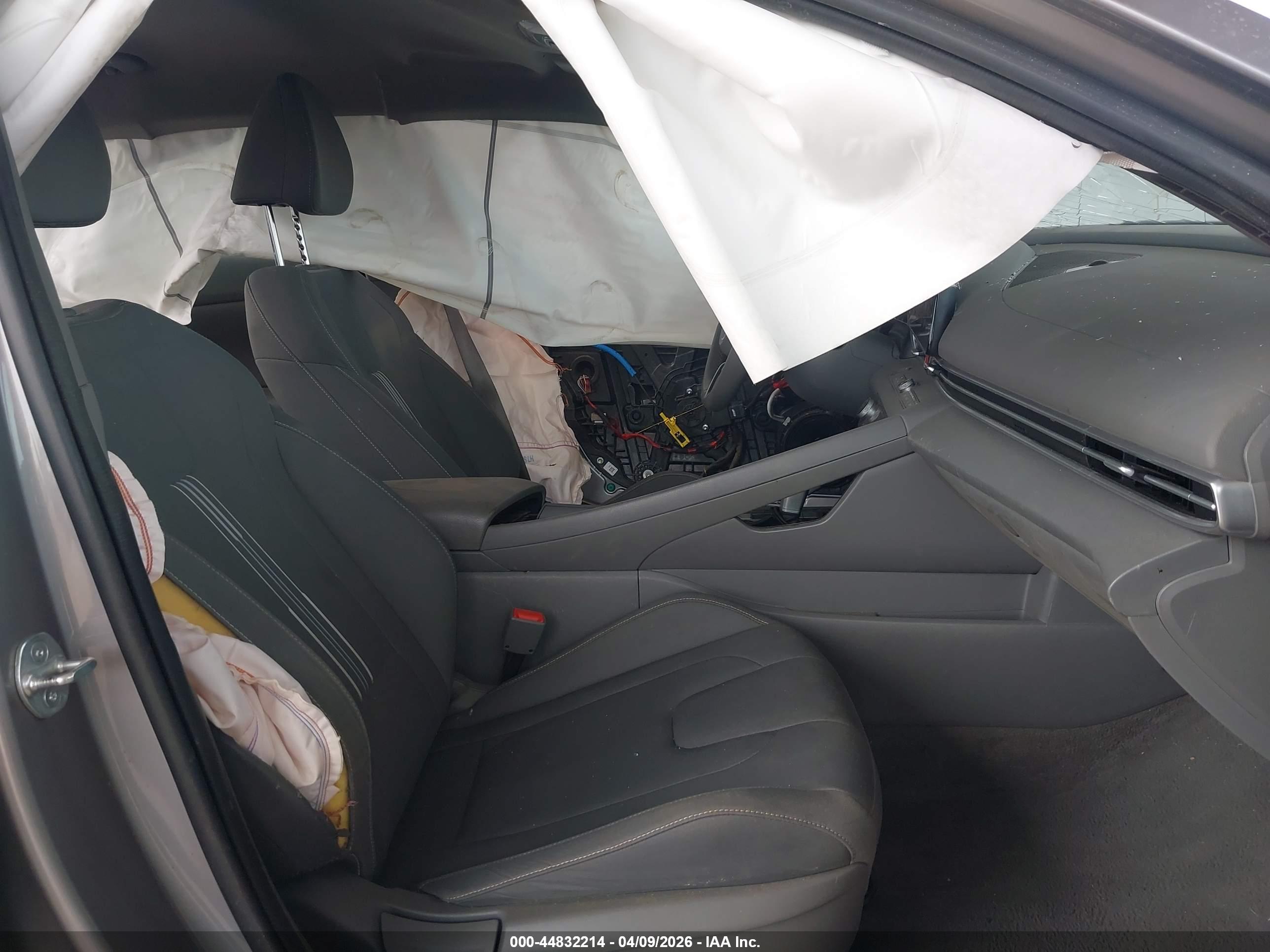 HYUNDAI ELANTRA image 5