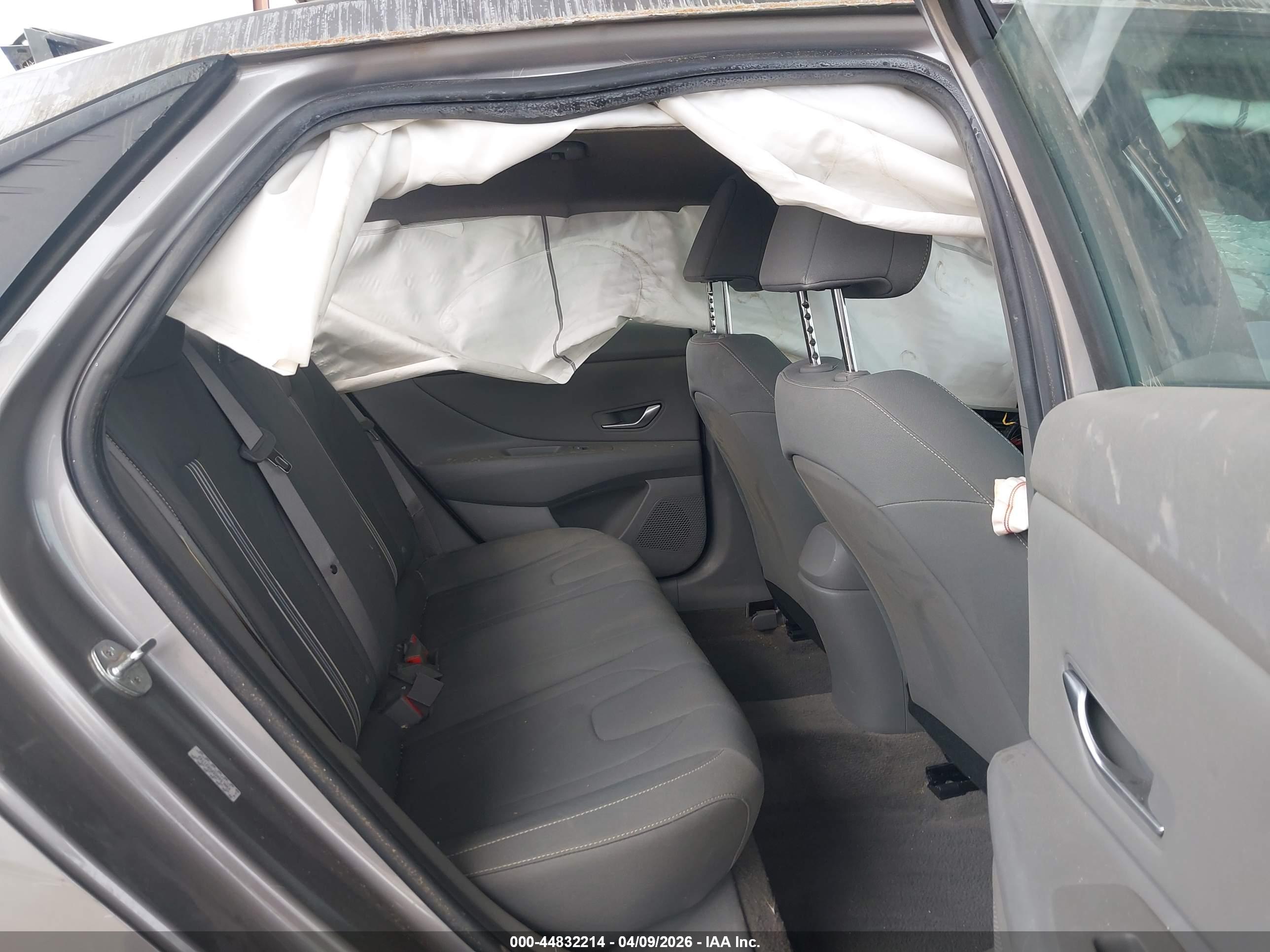 HYUNDAI ELANTRA image 8