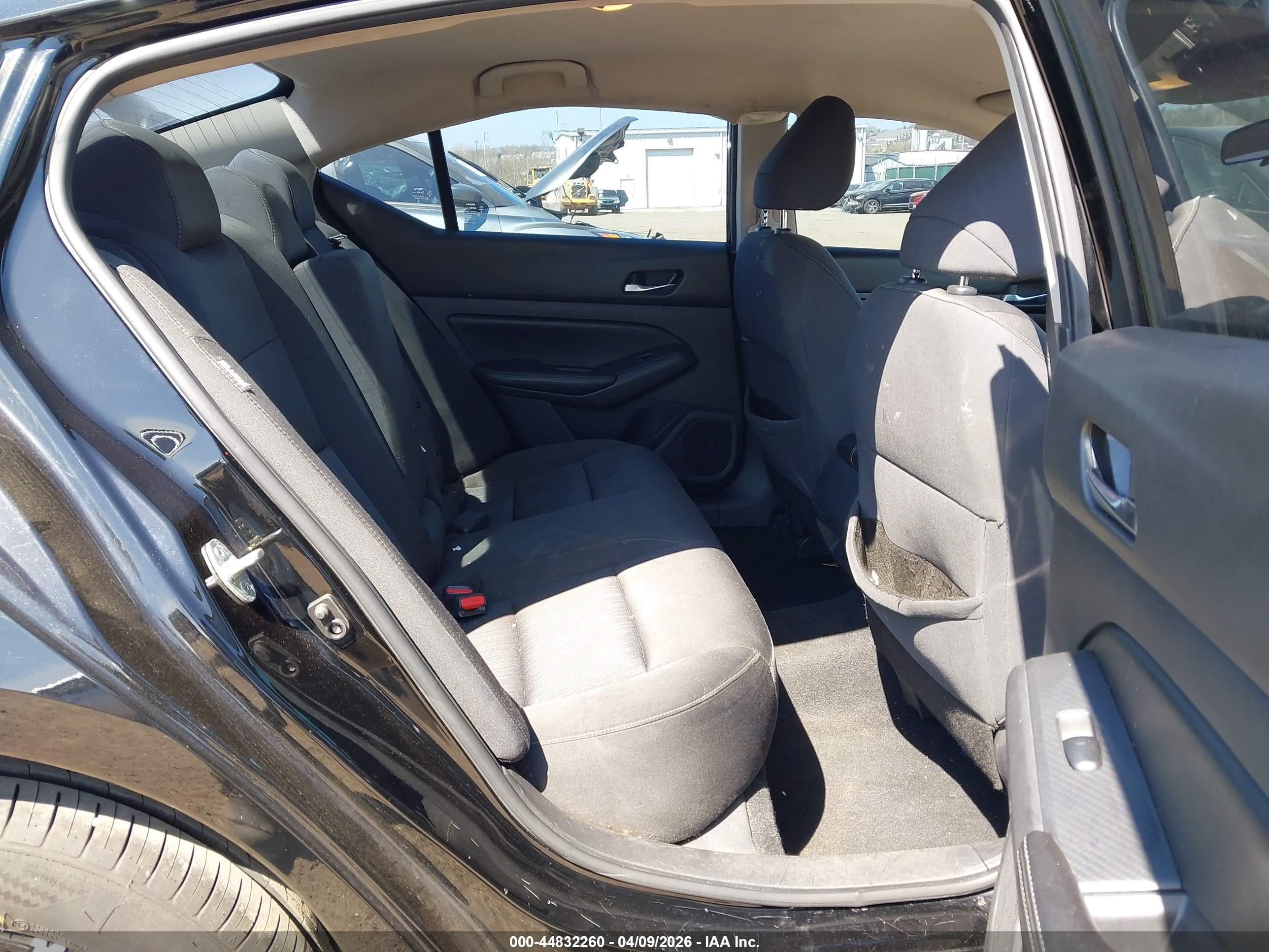 NISSAN ALTIMA image 8