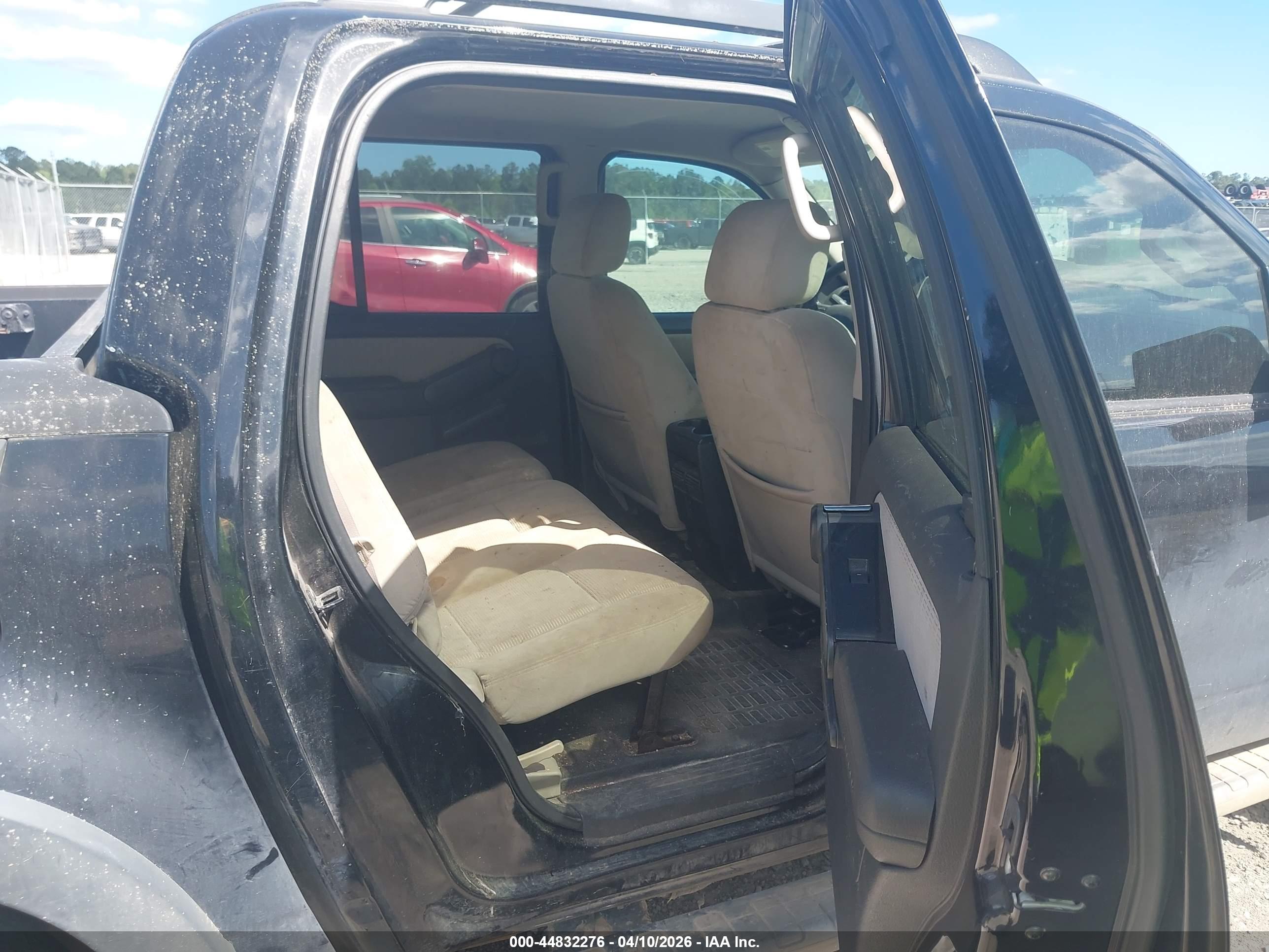 FORD EXPLORER image 8