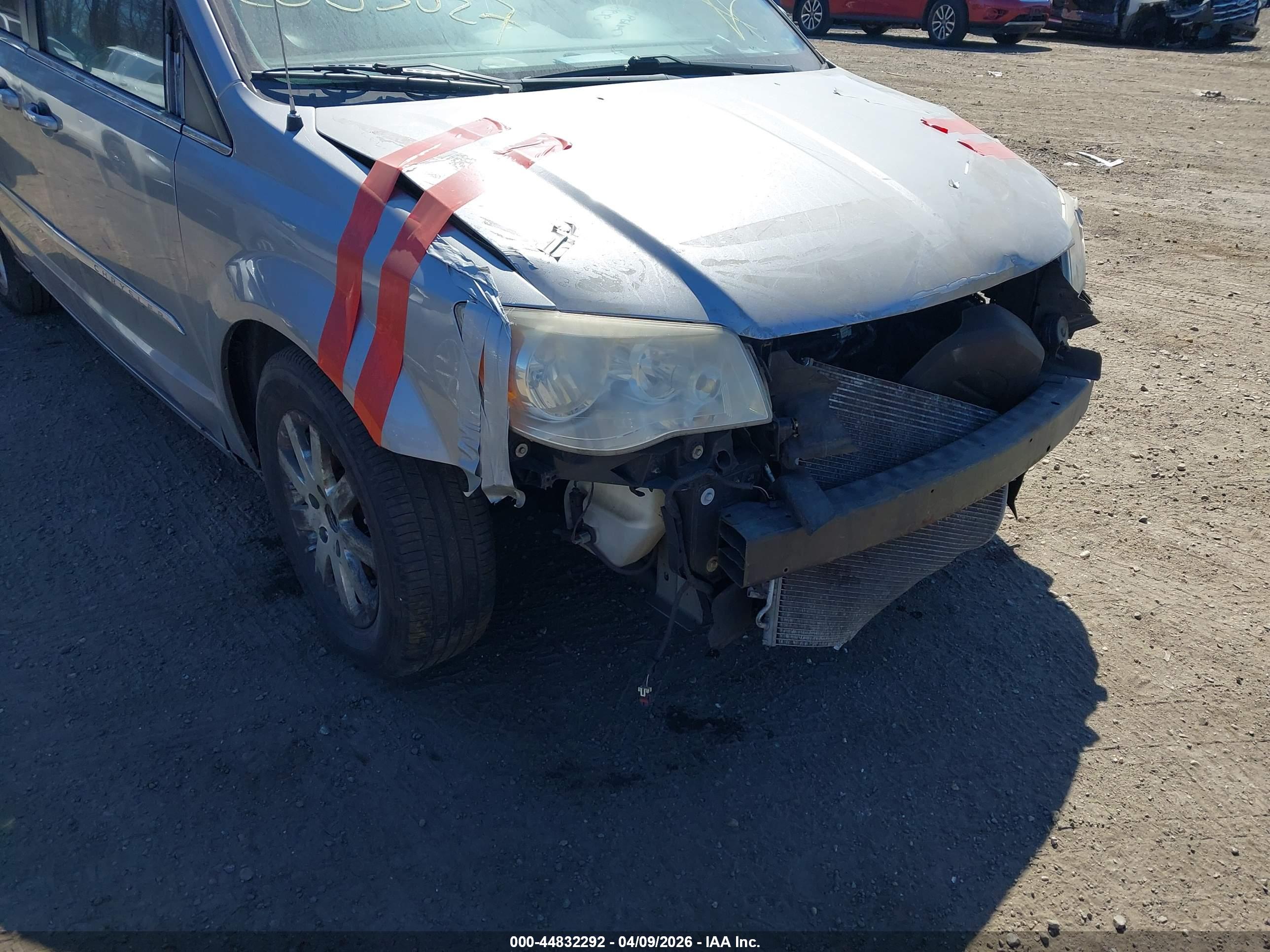 CHRYSLER TOWN image 6
