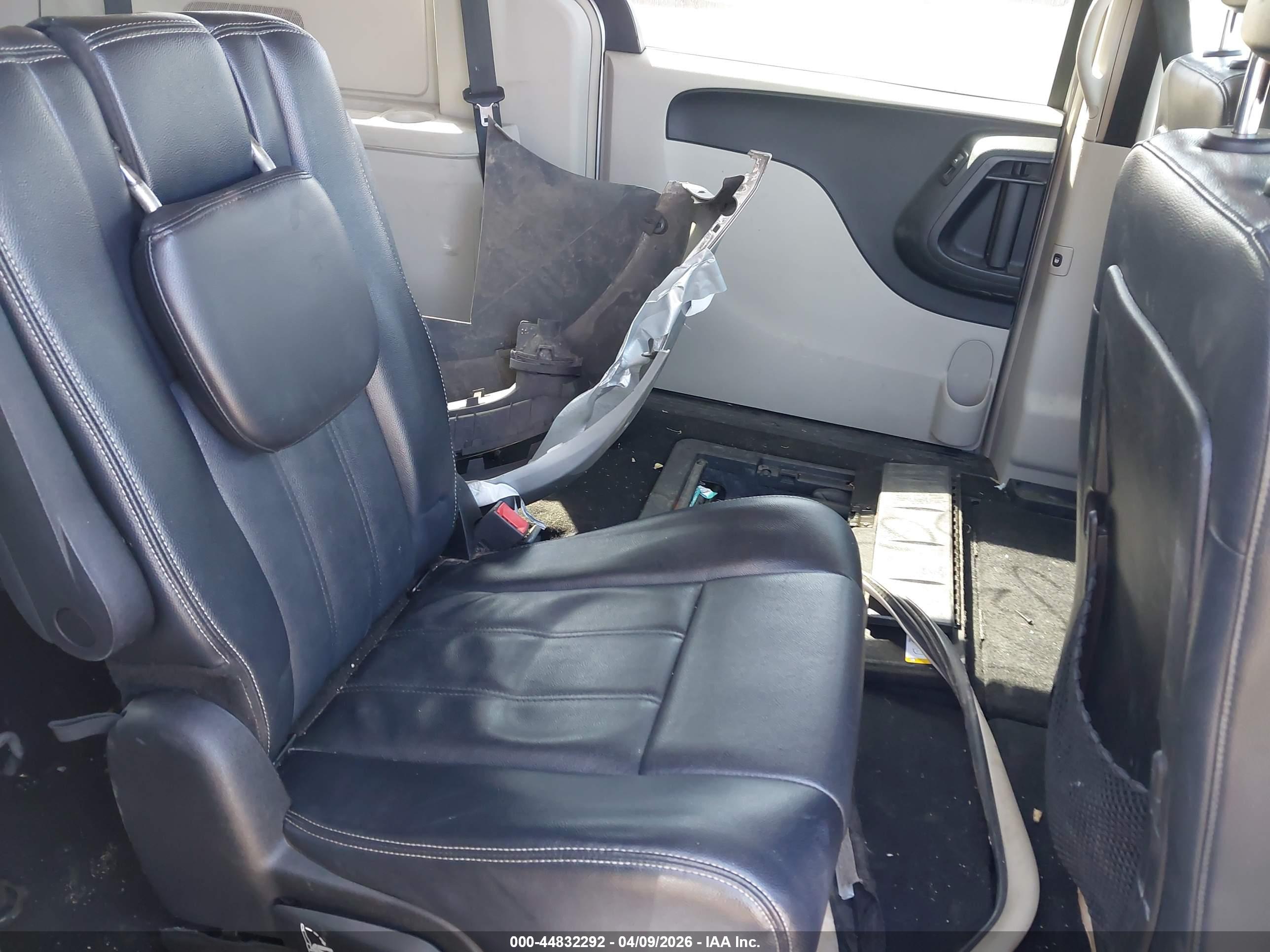 CHRYSLER TOWN image 8
