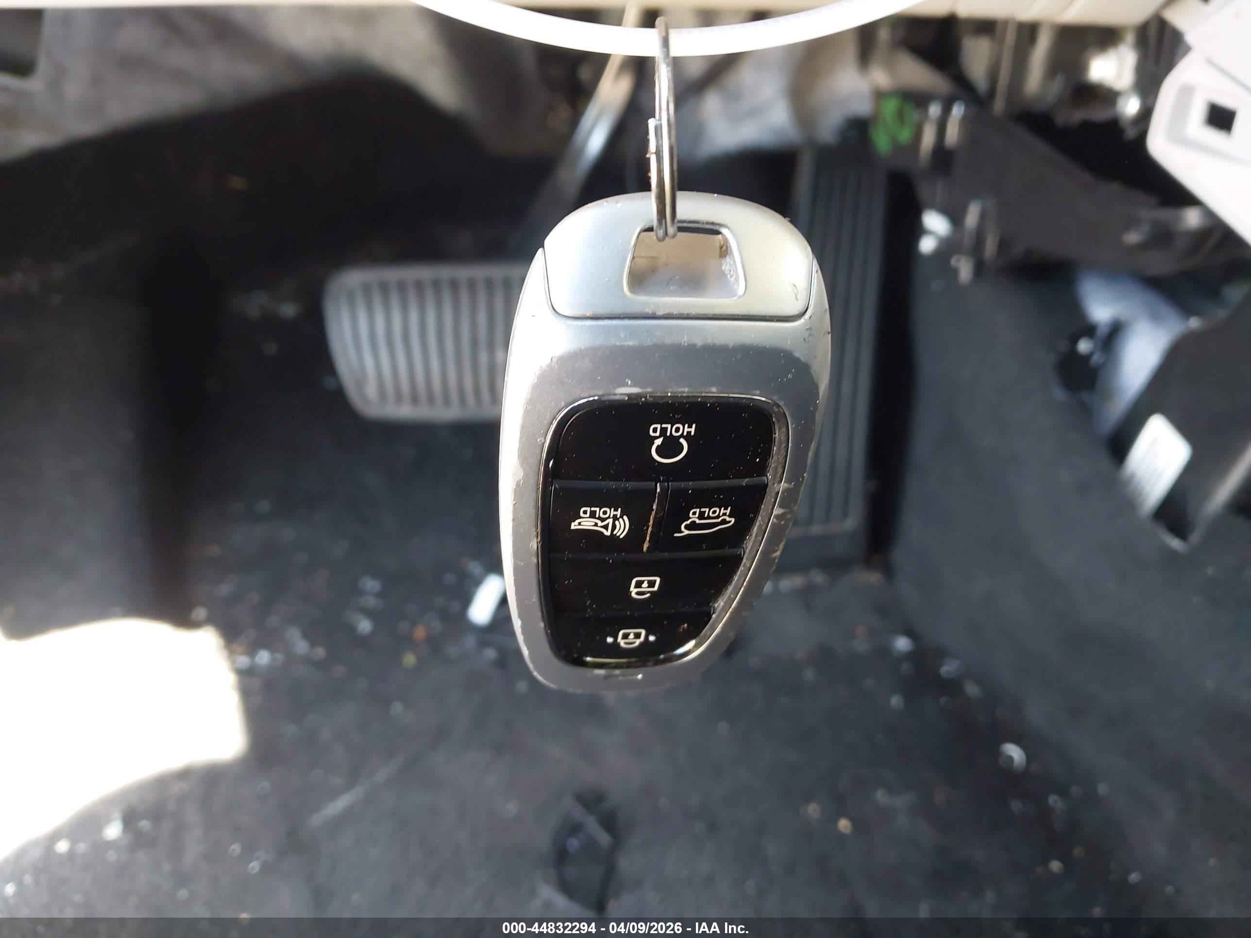 HYUNDAI TUCSON image 11