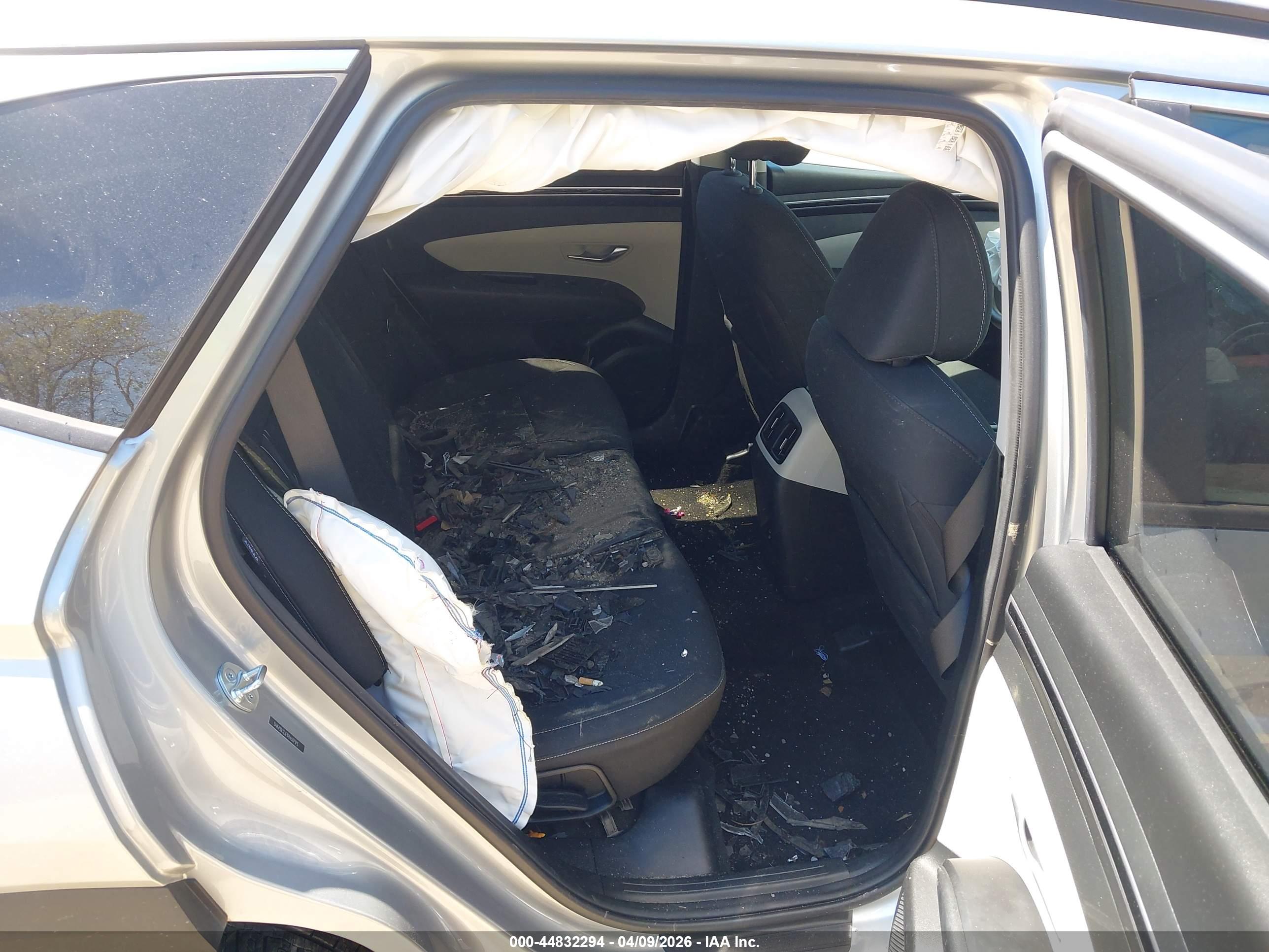 HYUNDAI TUCSON image 8