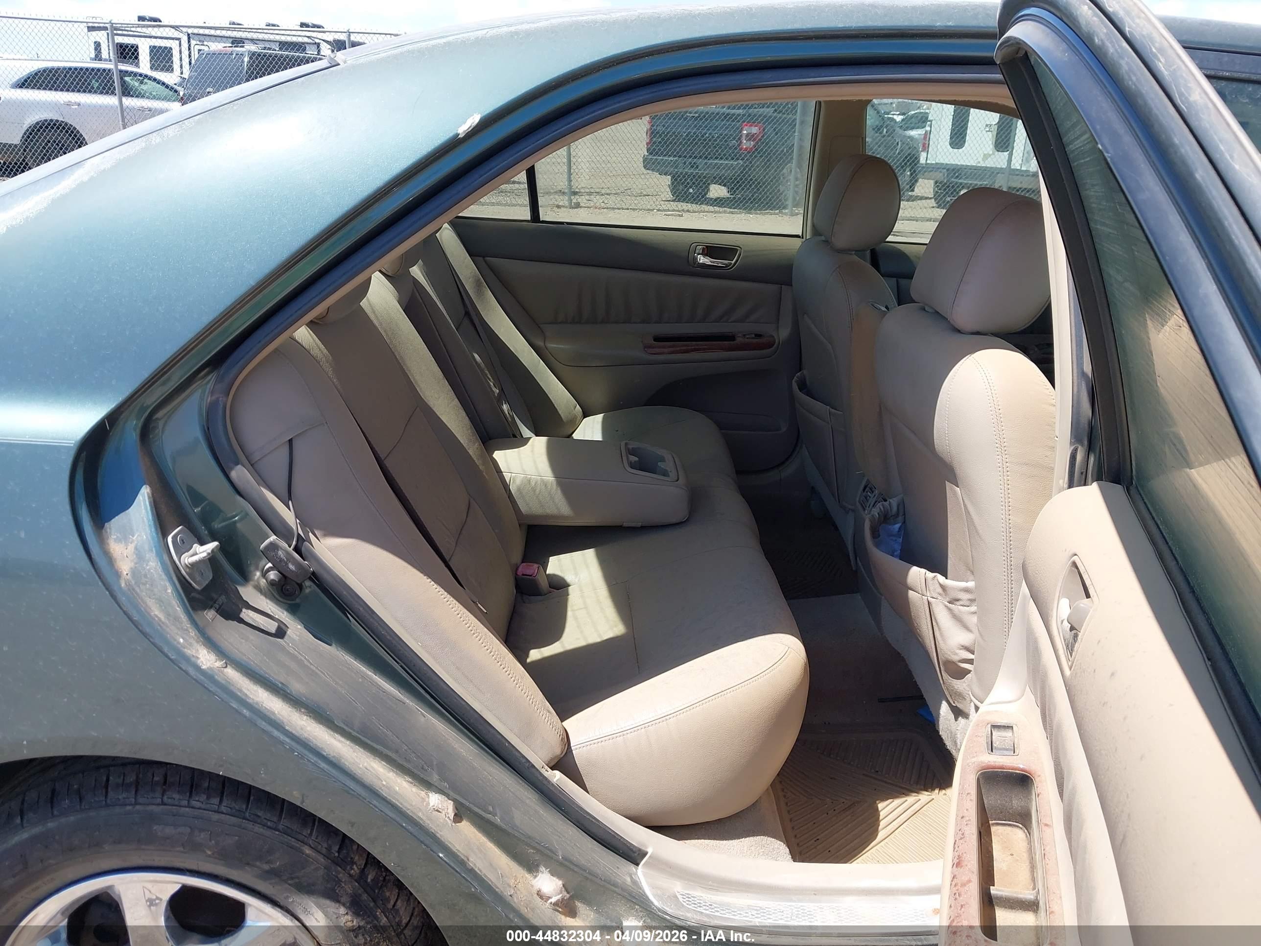 TOYOTA CAMRY image 8