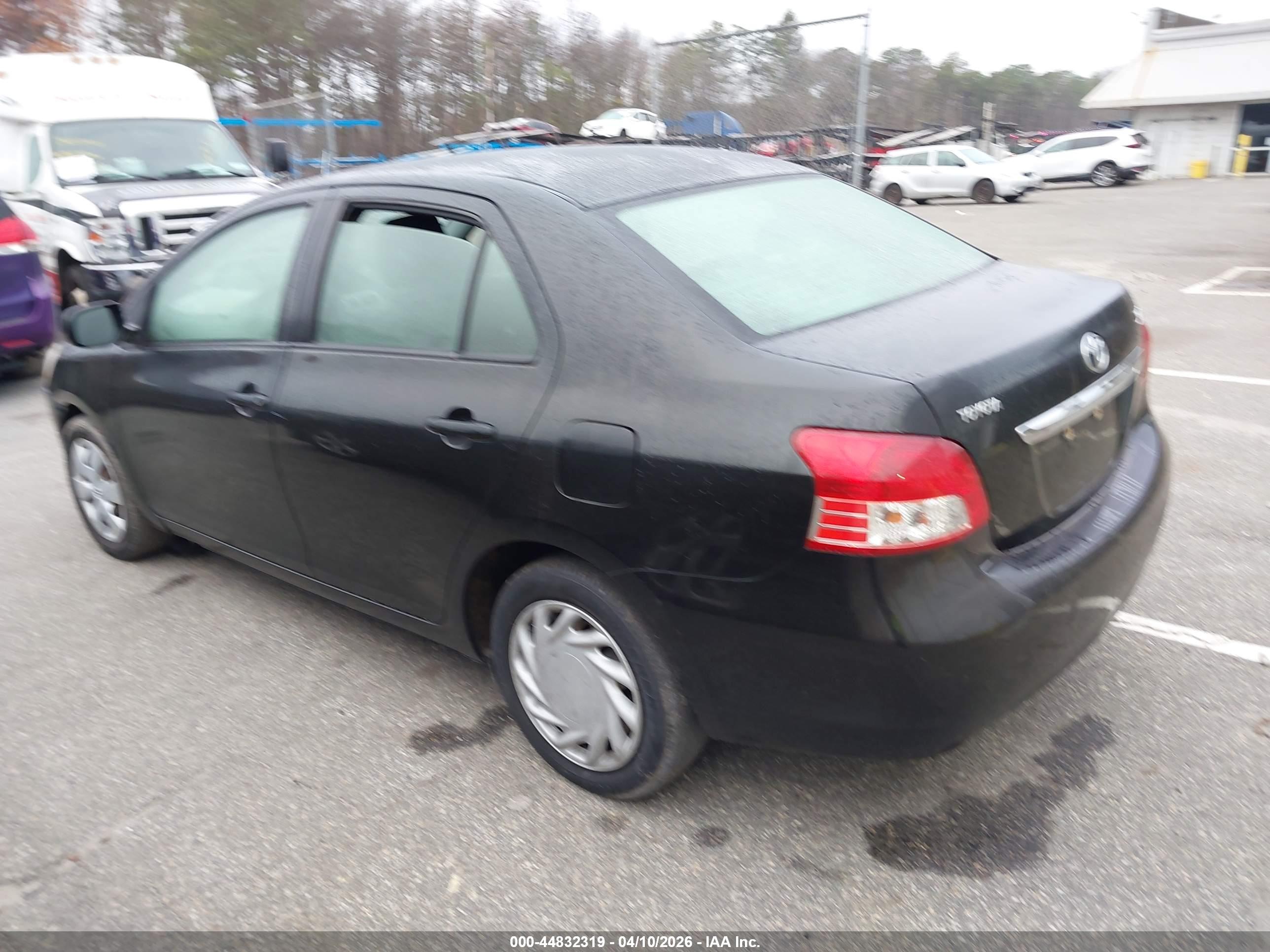 TOYOTA YARIS image 3