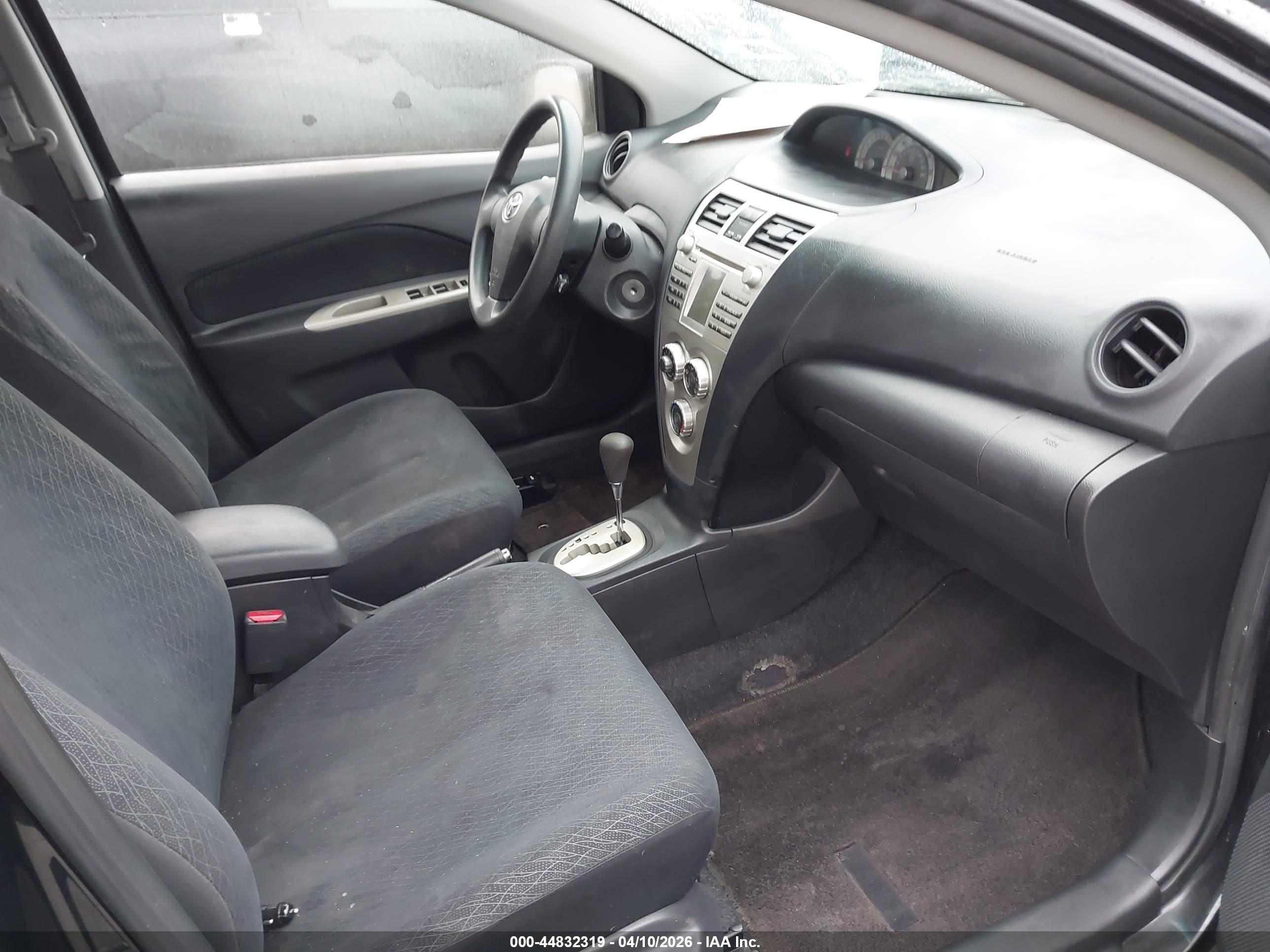 TOYOTA YARIS image 5
