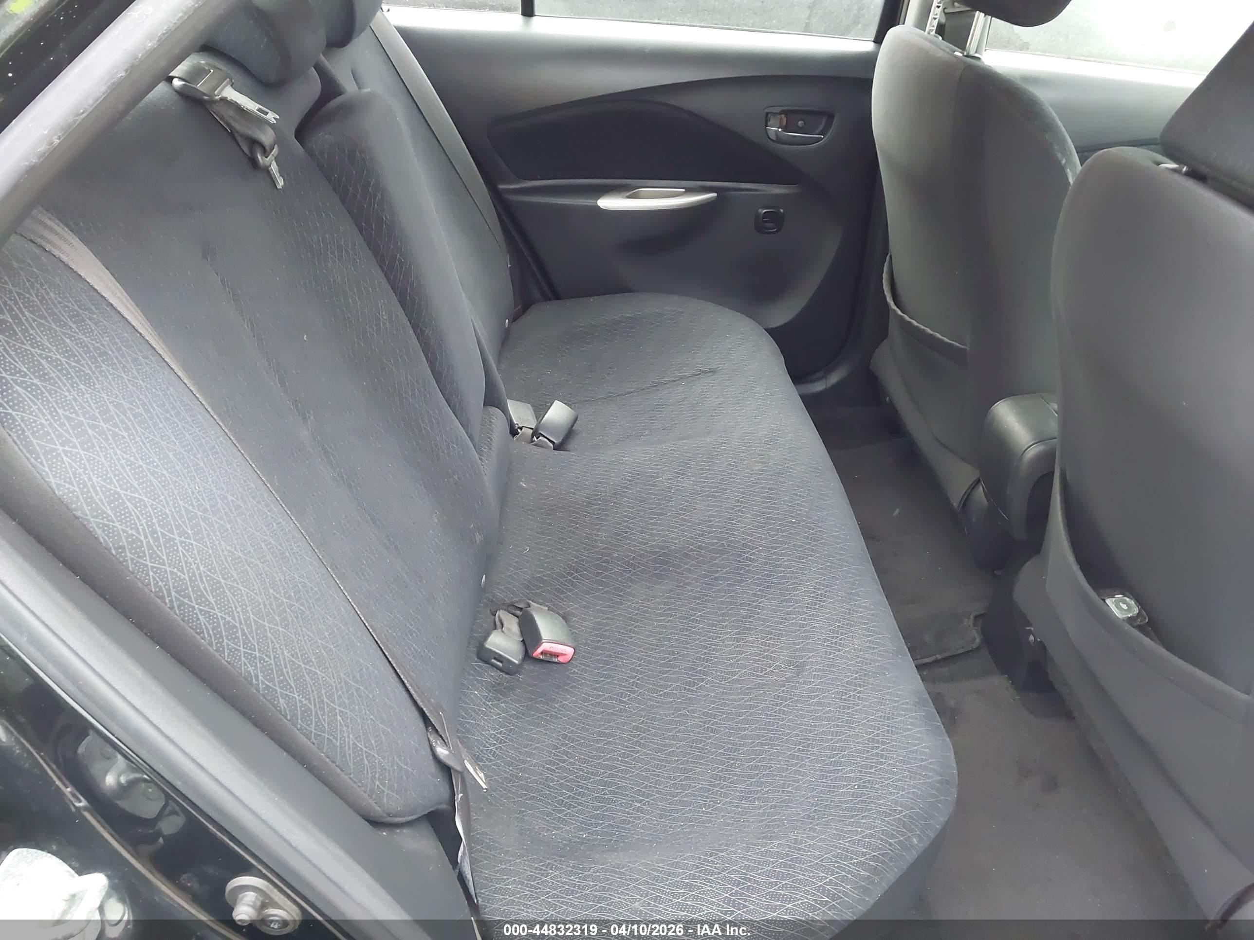 TOYOTA YARIS image 8