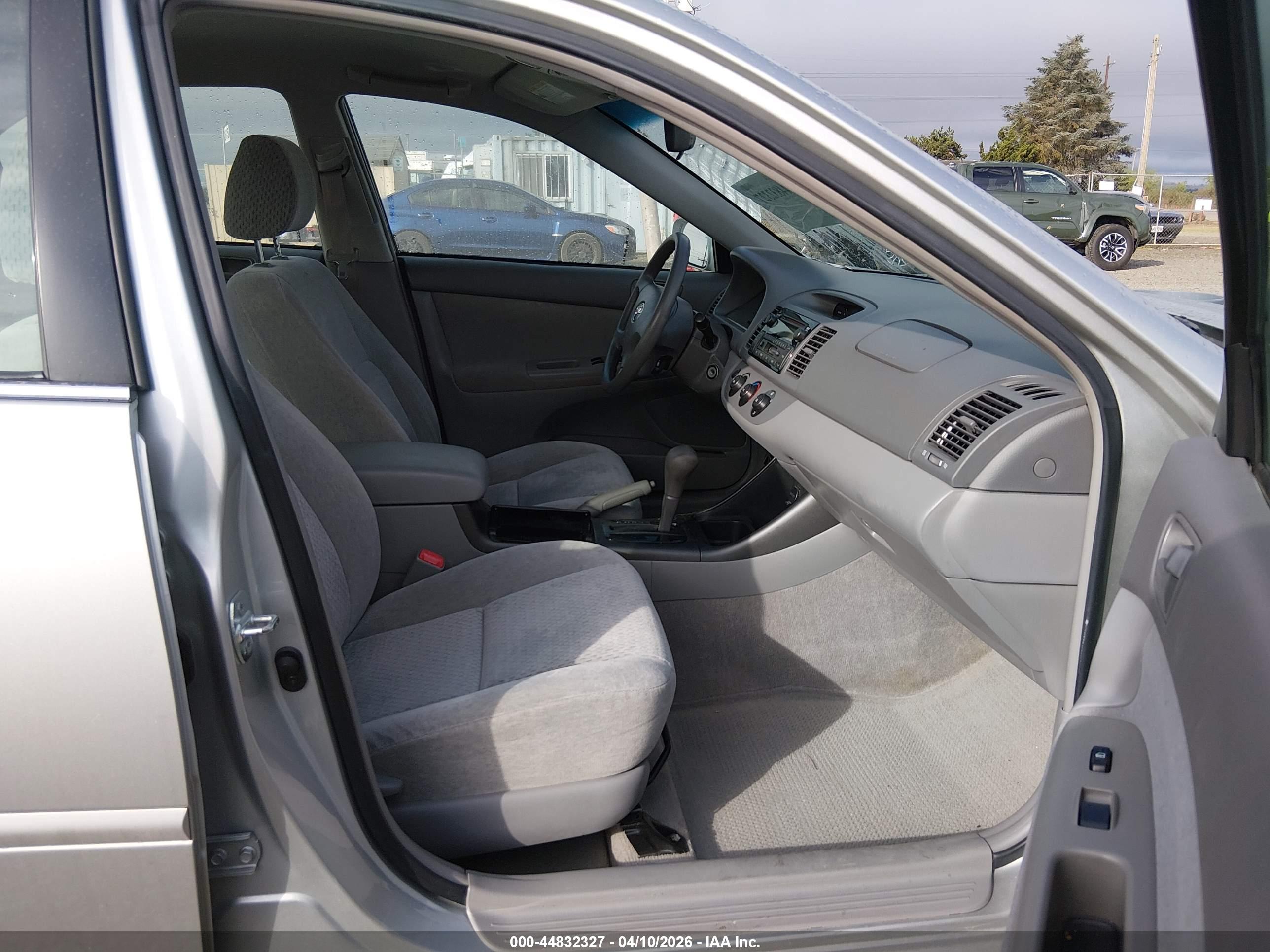 TOYOTA CAMRY image 5