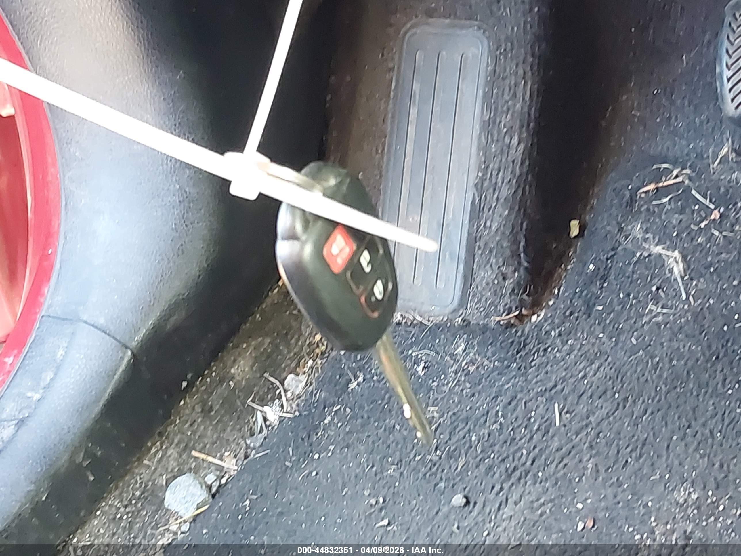 TOYOTA RAV4 image 11